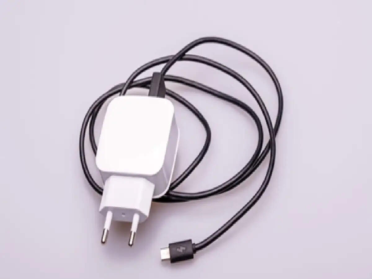 Charging Cable: आपकी चार्जिंग केबल बार बार टूट जाती है? तो ना करें ये गलतियां