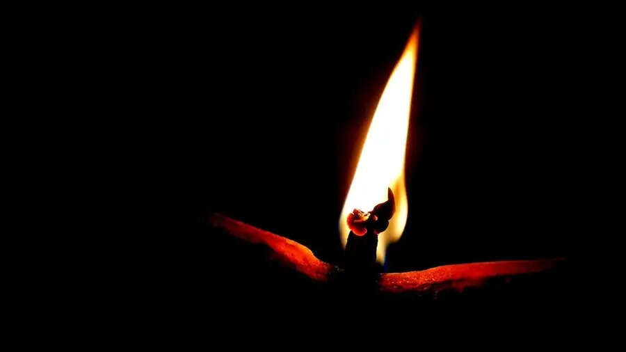 Jyotish Tips-&nbsp;दीपक की लौ में फूल बनना शुभ होता हैं या अशुभ, आइए जाने