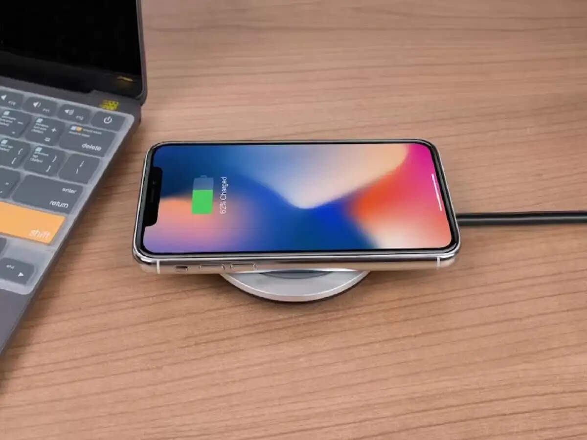 Phone Battery Tips- क्या आप अपना फोन रातभर चार्जिंग के लिए लगा छोड़ देते हैं, जानिए इसके नुकसान