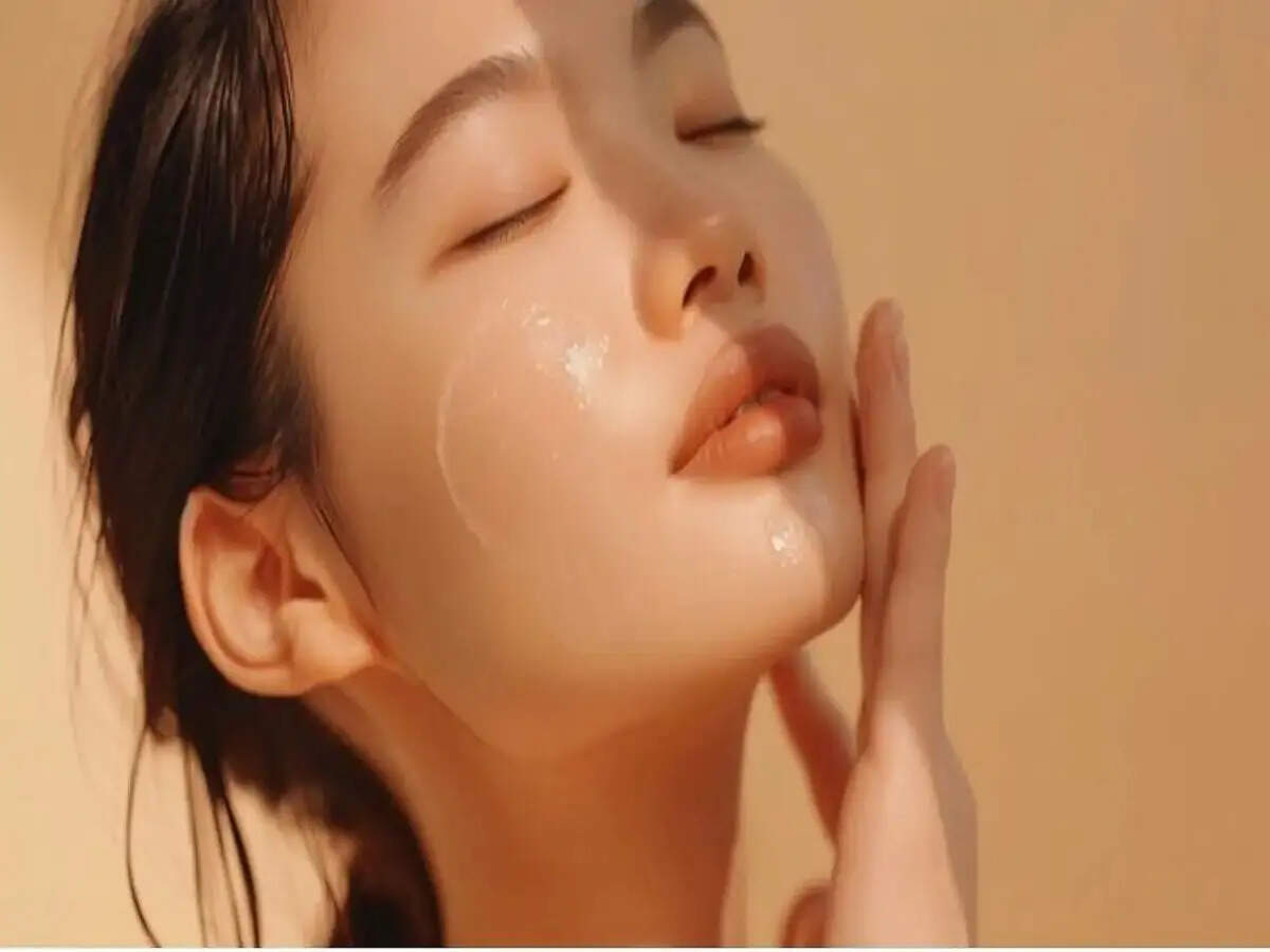 Skin Care Tips- चमकती त्वचा पाने के लिए अपनाए सुबह की ये आदतें, जानिए इनके बारे में