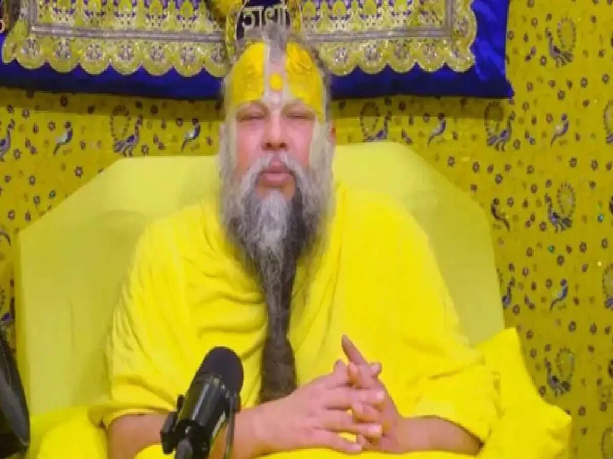 क्या भगवान की पूजा करते समय भटके मन तो पड़ता है पाप? प्रेमानंद महाराज ने बताई सच्चाई