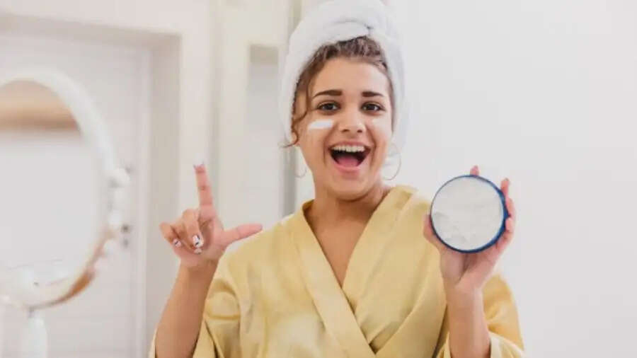 Skin Care Tips- अगर रहना हैं बुढापे से दूर, तो अपनाएं ये आदतें