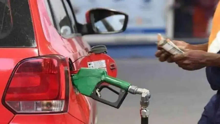 Tax on Petrol- पेट्रोल पर इतना टैक्स लेती हैं सरकार, जानकर हो जाएगें हैरान