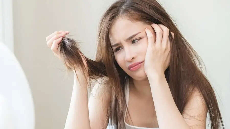Hair Care Tips- कम पानी पीने से बाल झड़ने की परेशानी हो सकती हैं, आइए जानें पूरी डिटेल्स