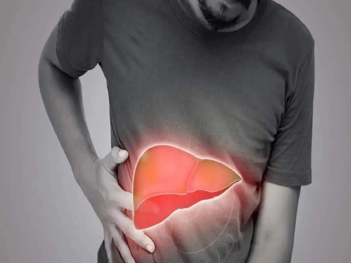 Fatty Liver: पेट में लगातार दर्द? सावधान! यह  हो सकता है फैटी लिवर, इन लक्षणों को पहचानें