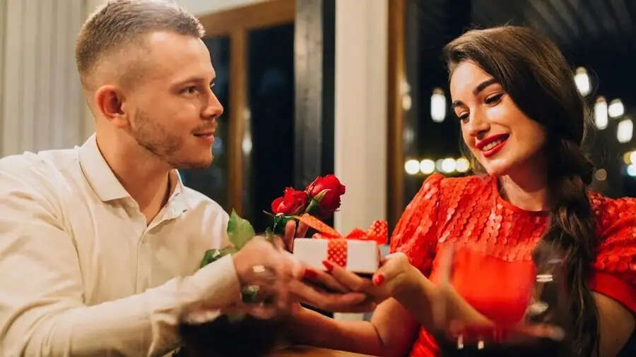 Relationship Tips- क्या पहली मुलाकात में किसी को इम्प्रेस करना चाहते हैं, तो अपनाएं ये टिप्स