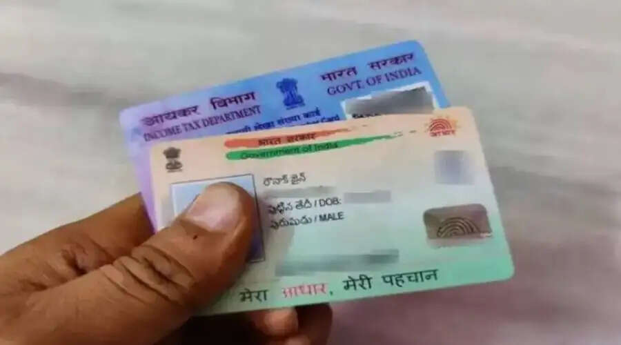 PAN and Aadhaar Card Tips-  धोखादड़ी से बचने के लिए&nbsp;PAN और आधार&nbsp;कार्ड को ऐसे करें सिक्योर, जानिए इसका पूरा प्रोसेस