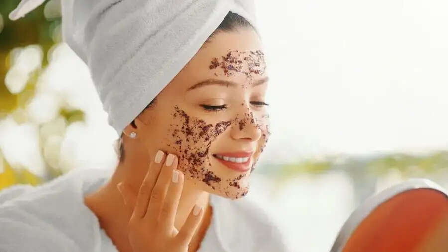 Skin Care Tips-&nbsp;चेहरे पर भूलकर भी न लगाएं ये चीजें, फायदे से ज्यादा होता हैं नुकसान