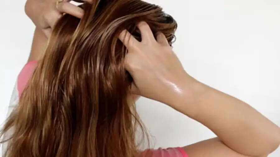 Hair Care Tips-&nbsp;सर्दियों में बालों के लिए क्यों जरूरी हैं ऑयल, आइए जानें