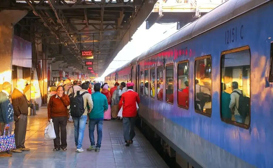 Train Chain Pulling Rules-&nbsp;ट्रेन में मजाक में चेन खींचना पड़ सकता हैं भारी, जानिए इससे जुड़े नियमों के बारे में