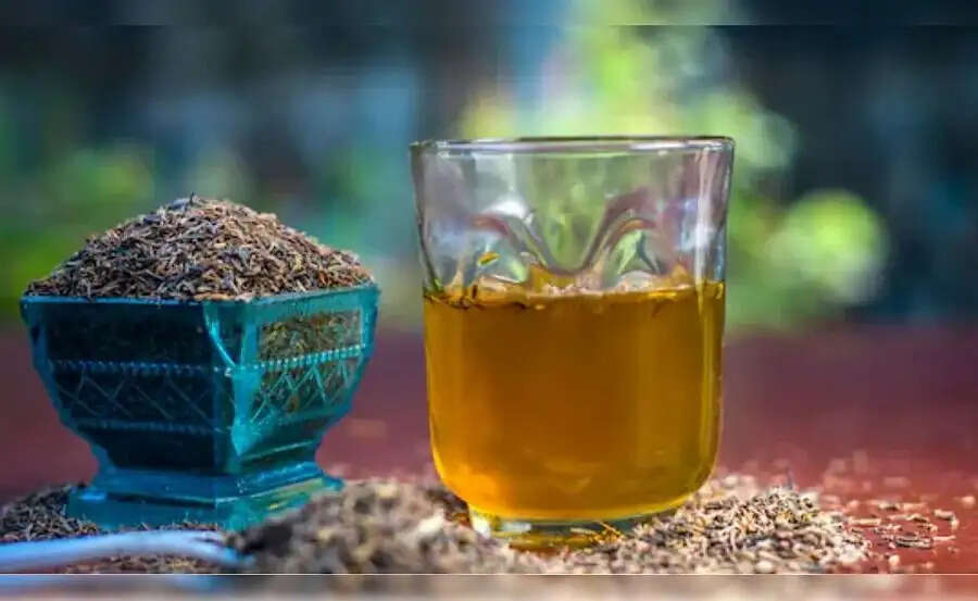 Health Tips- सोने से पहले अजवाइन का पानी पीना होता है स्वास्थ्य के लिए फायदेमंद, ऐसे करें सेवन