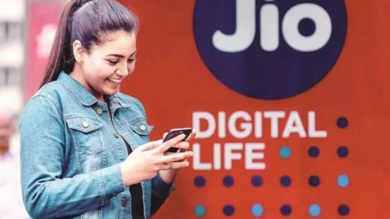 Jio Recharge Plans- जियो का ये शानदार प्लान आपको दे रहा हैं 601 रूपए में सालभर की वैलिडिटी, जानिए इनके बारे में