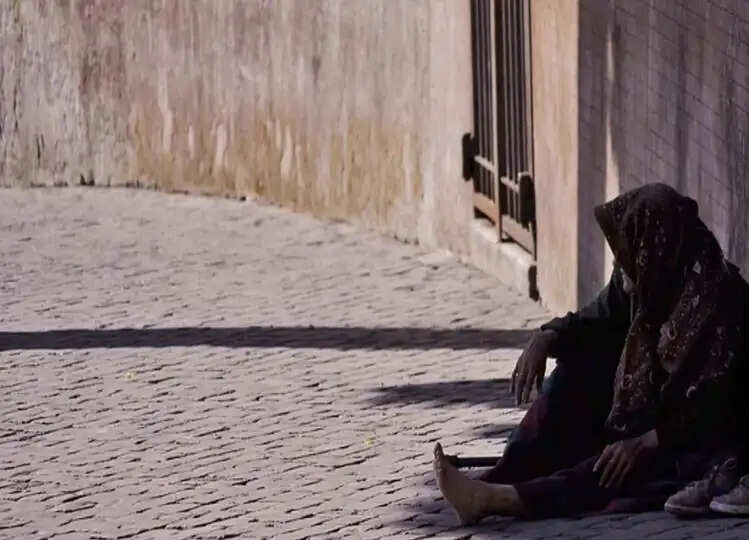 क्या आप भी देते हैं भिखारियों को पैसा? तो इस शहर में भीख देना आपको डाल सकता है मुसीबत में, जानें क्यों