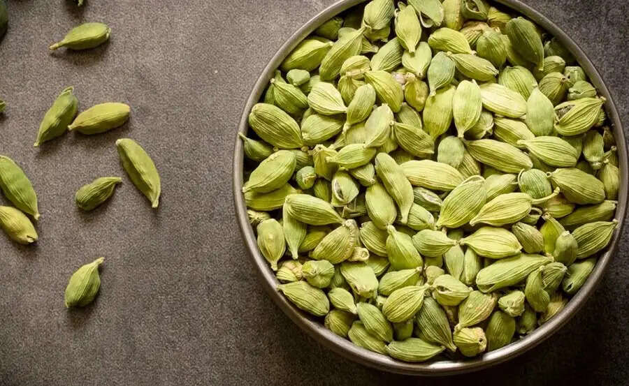 Health Tips-&nbsp;डीनर के बाद 2 इलायची सेवन करने से मिलती हैं ये स्वास्थ्य सुविधाएं, जानिए इनके बारे में