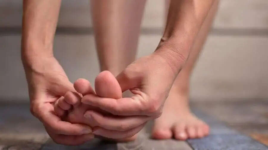 Health Tips- पैरों में दिखने वाले ये लक्षण, इन बीमारियों को देते हैं संकेत