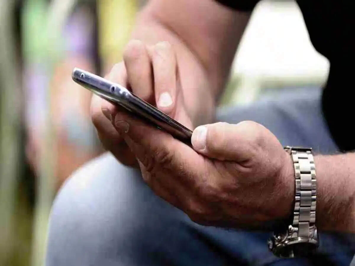 Old Phone Selling- क्या आप अपना पुराना फोन बेच रहे हैं, तो न करें ये गलतियां