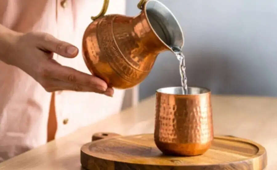 Health Tips- खाली पेट तांबे के बर्तन का पानी पीने से मिलती हैं इन स्वास्थ्य परेशानियों से मुक्ति, जानिए पूरी डिटेल्स