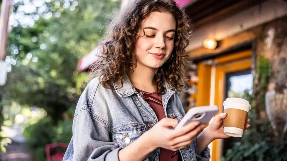 घर से बाहर निकलते समय फोन का वाई-फाई बंद क्यों करना जरूरी है, जानिए पूरी वजह