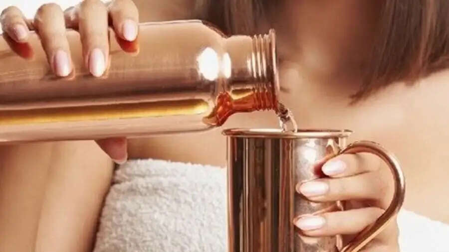 Health Tips- इन लोगों को भूलकर भी नहीं पीना चाहिए कॉपर के बर्तन में पानी, जानिए इसका कारण