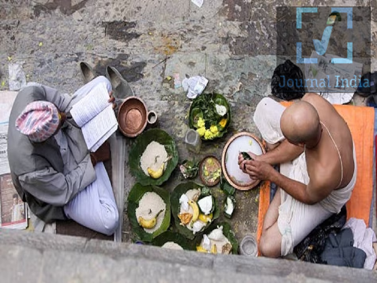 Pitru Paksha- पितृपक्ष कब शुरु होगें और कब समाप्त होगें, आइए जानें दोस्तो हिंदू धर्म में पितृ पक्ष का बहुत अधिक महत्व होता हैं, इस दौरान पूर्वजों के प्रति श्रद्धा और सम्मान प्रकट करने, तर्पण, श्राद्ध और पिंडदान जैसे धार्मिक कर्म करने के लिए महत्वपूर्ण मानी जाती है। वर्ष 2026 में पितृ पक्ष की शुरुआत 27 सितंबर से होगी और इसका समापन 10 अक्टूबर को सर्वपितृ अमावस्या के साथ होगा। पूर्णिमा श्राद्ध 26 सितंबर को ही किया जाएगा। पंचांग के अनुसार, प्रतिपदा तिथि 26 सितंबर की रात करीब 10:18 बजे शुरू होकर 27 सितंबर की रात करीब 8:58 बजे तक रहेगी। इसलिए प्रतिपदा श्राद्ध 27 सितंबर को मनाया जाएगा। Pitru Paksha 2026 की प्रमुख श्राद्ध तिथियां 26 सितंबर, शनिवार: पूर्णिमा श्राद्ध  27 सितंबर, रविवार: प्रतिपदा श्राद्ध  28 सितंबर, सोमवार: द्वितीया श्राद्ध  29 सितंबर, मंगलवार: तृतीया श्राद्ध  30 सितंबर, बुधवार: चतुर्थी श्राद्ध और महाभरणी श्राद्ध  1 अक्टूबर, गुरुवार: पंचमी श्राद्ध  2 अक्टूबर, शुक्रवार: षष्ठी श्राद्ध  3 अक्टूबर, शनिवार: सप्तमी और अष्टमी श्राद्ध  4 अक्टूबर, रविवार: नवमी श्राद्ध  5 अक्टूबर, सोमवार: दशमी श्राद्ध  6 अक्टूबर, मंगलवार: एकादशी श्राद्ध  7 अक्टूबर, बुधवार: द्वादशी और मघा श्राद्ध  8 अक्टूबर, गुरुवार: त्रयोदशी श्राद्ध  9 अक्टूबर, शुक्रवार: चतुर्दशी श्राद्ध  10 अक्टूबर, शनिवार: सर्वपितृ अमावस्या/महालया अमावस्या  इस बार कुछ तिथियों का श्राद्ध एक ही दिन पड़ेगा। चतुर्थी और पंचमी श्राद्ध 30 सितंबर, सप्तमी और अष्टमी श्राद्ध 3 अक्टूबर, जबकि द्वादशी और मघा श्राद्ध 7 अक्टूबर को होंगे। किस दिन किया जाता है श्राद्ध? धार्मिक परंपरा के अनुसार, किसी दिवंगत व्यक्ति का श्राद्ध उसकी मृत्यु की तिथि (तिथि) के अनुसार पितृ पक्ष में किया जाता है। उदाहरण के लिए, यदि किसी व्यक्ति का निधन कृष्ण पक्ष की द्वितीया तिथि को हुआ था, तो उसका श्राद्ध द्वितीया श्राद्ध के दिन किया जाता है। 2026 में द्वितीया श्राद्ध 28 सितंबर को होगा। पंचमी श्राद्ध को क्यों माना जाता है खास? कई स्थानों पर पंचमी श्राद्ध को कुंवारा पंचमी भी कहा जाता है। धार्मिक परंपराओं में इसे अविवाहित दिवंगत परिजनों के श्राद्ध से जोड़ा जाता है। 2026 में पंचमी श्राद्ध 1 अक्टूबर को होगा। त्रयोदशी श्राद्ध कब होगा? त्रयोदशी श्राद्ध 8 अक्टूबर 2026 को किया जाएगा। कुछ धार्मिक परंपराओं में इस दिन कम उम्र में दिवंगत हुए बच्चों या परिवार के सदस्यों के लिए श्राद्ध करने की मान्यता भी मिलती है। मृत्यु की तिथि पता न हो तो क्या करें? यदि किसी पूर्वज की मृत्यु की सही तिथि मालूम नहीं है या निर्धारित तिथि पर श्राद्ध नहीं किया जा सका, तो सर्वपितृ अमावस्या का विशेष महत्व माना जाता है। 2026 में यह 10 अक्टूबर को होगी। इस दिन ज्ञात या अज्ञात सभी पूर्वजों के लिए श्राद्ध, तर्पण और पिंडदान करने की परंपरा है। इसलिए जिन लोगों को पूर्वजों की मृत्यु तिथि की जानकारी नहीं है, वे इस दिन अपने पितरों का स्मरण कर सकते हैं।