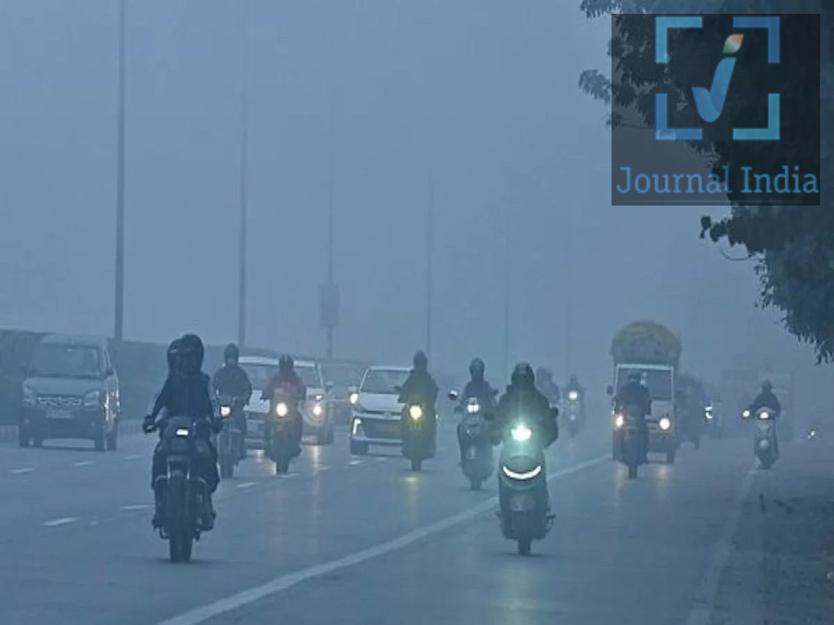 Weather Update- आज कैसा रहेगा राज्य में मौसम का हाल, आइए जानें बस एक क्लिक में दोस्तो राज्य में मानसूम कमजोर होता दिख रहा हैं, अगर मौसम विभाग की रिपोर्ट की बात करें तो 3 अक्टूबर 2026 को प्रदेश के अधिकांश हिस्सों में मौसम शुष्क रहने का अनुमान है। मौसम विभाग के 28 सितंबर को जारी बुलेटिन के अनुसार, पूर्वी और पश्चिमी राजस्थान में इस दिन बारिश की संभावना नहीं है। साथ ही, किसी भी जिले के लिए बारिश, आंधी या अन्य खराब मौसम का कोई विशेष अलर्ट जारी नहीं किया गया है। पूर्वी राजस्थान में कैसा रहेगा मौसम? 3 अक्टूबर को पूर्वी राजस्थान में मौसम मुख्यतः शुष्क रहने की संभावना है। जयपुर, कोटा, उदयपुर, भरतपुर और अजमेर सहित प्रमुख क्षेत्रों में बारिश का कोई विशेष पूर्वानुमान नहीं है। जयपुर में मौसम शुष्क रहने की संभावना।  कोटा और आसपास के क्षेत्रों में बारिश का अलर्ट नहीं।  उदयपुर में भी मौसम सामान्य और शुष्क रहने का अनुमान।  भरतपुर, अजमेर समेत अन्य जिलों में भी बारिश की संभावना कम है।  किसी भी जिले के लिए विशेष मौसम चेतावनी जारी नहीं की गई है।  पश्चिमी राजस्थान में भी बारिश नहीं पश्चिमी राजस्थान में भी 3 अक्टूबर को मौसम सूखा रहने का अनुमान है। जैसलमेर, बाड़मेर, जोधपुर, बीकानेर, श्रीगंगानगर और हनुमानगढ़ जैसे जिलों में बारिश का कोई अलर्ट नहीं है। मानसून की विदाई के बाद पश्चिमी राजस्थान में बारिश की गतिविधियां काफी कम हो गई हैं। ऐसे में अगले कुछ दिनों तक यहां मौसम शांत और मुख्यतः शुष्क रहने की संभावना है। मानसून की विदाई के बाद बदला मौसम का मिजाज अक्टूबर की शुरुआत के साथ राजस्थान में मानसून की गतिविधियां कमजोर पड़ गई हैं। मौसम विभाग के अनुसार, दक्षिण-पश्चिम मानसून की वापसी रेखा राजस्थान के अधिकांश हिस्सों को पार कर चुकी है। वहीं, पश्चिमी विक्षोभ का प्रभाव भी अब समाप्त हो गया है। इसके चलते अगले करीब एक सप्ताह तक प्रदेश के अधिकांश हिस्सों में बारिश की गतिविधियां सीमित रहने और मौसम के मुख्यतः शुष्क रहने का अनुमान है। प्रमुख शहरों का मौसम जयपुर: मौसम शुष्क, बारिश का अलर्ट नहीं।  कोटा: मौसम साफ और शुष्क रहने की संभावना।  उदयपुर: बारिश की संभावना नहीं, मौसम मुख्यतः शुष्क।  जोधपुर: मौसम शुष्क रहने का अनुमान।  बीकानेर: बारिश का कोई अलर्ट नहीं।  जैसलमेर: मौसम मुख्यतः शुष्क रहने की संभावना।  बाड़मेर: बारिश की संभावना नहीं।  श्रीगंगानगर और हनुमानगढ़: मौसम शुष्क रहने का अनुमान।  राजस्थान मौसम अपडेट: मुख्य बातें 3 अक्टूबर 2026 को राजस्थान में मौसम मुख्यतः शुष्क रहेगा।  पूर्वी राजस्थान में बारिश की संभावना नहीं है।  पश्चिमी राजस्थान में भी बारिश का कोई पूर्वानुमान नहीं।  किसी भी जिले के लिए विशेष बारिश या खराब मौसम का अलर्ट जारी नहीं किया गया है।  मानसून की विदाई के बाद बारिश की गतिविधियां कमजोर हुई हैं।  पश्चिमी विक्षोभ का प्रभाव भी समाप्त हो चुका है।  अगले सप्ताह तक प्रदेश के अधिकांश हिस्सों में मौसम शुष्क रहने की संभावना है। 