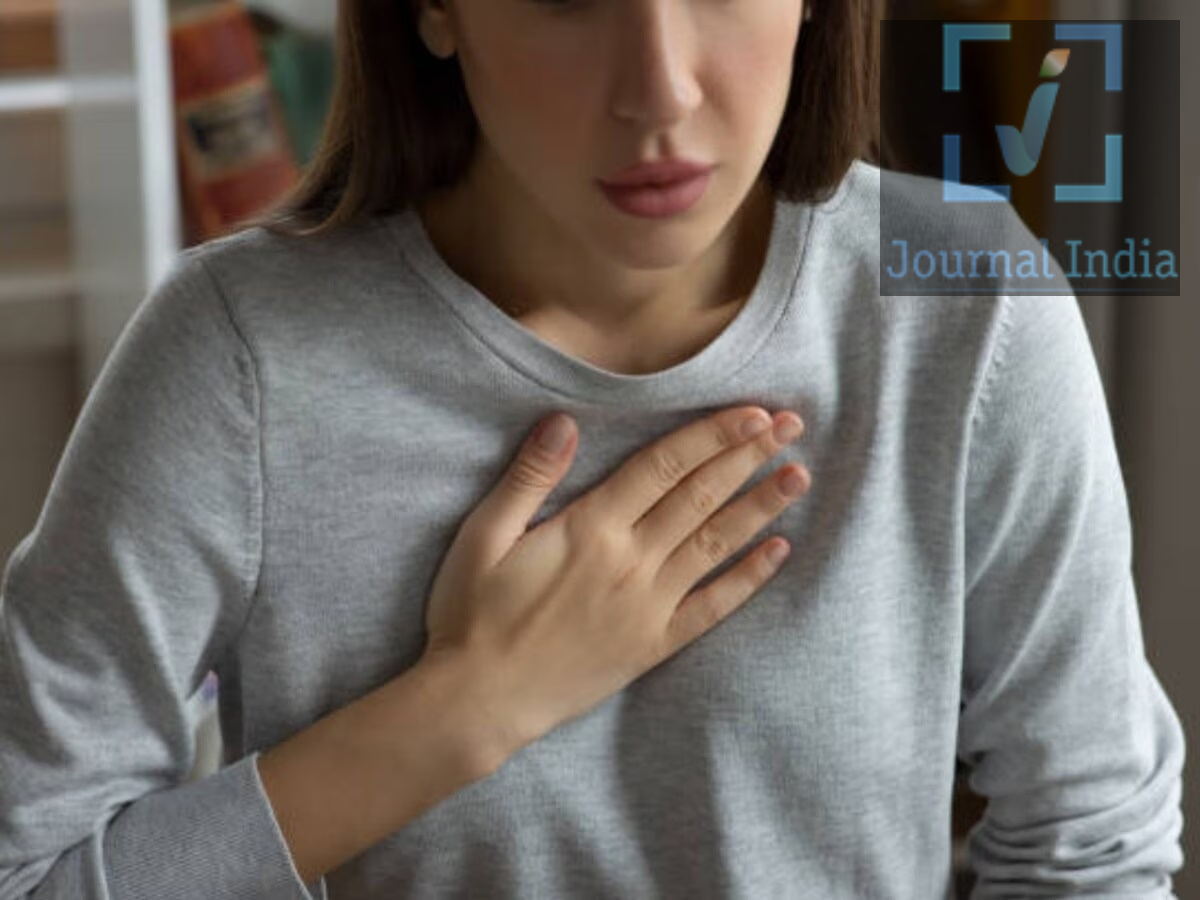 Health Tips- हार्ट अटैक होने से पहले दिखाई देते हैं ये लक्षण, जानिए इनके बारे में दोस्तो अगर हम हाल ही के सालों की बात करें देश में हार्ट अटैक के केस दिन प्रतिदिन बढ़ते ही जा रहे हैं, खासकर युवाओं में जो ऑफिस में काम करते समय, जिम करते समय और अन्य स्थिति में आ जाता हैं, हार्ट अटैक का खतरा हमेशा अचानक पैदा नहीं होता। शरीर में मौजूद कुछ जोखिम कारकों की पहचान पहले ही की जा सकती है और उन्हें नियंत्रित करके हृदय रोग के जोखिम को कम करने में मदद मिल सकती है। ऐसा ही एक महत्वपूर्ण जोखिम कारक है Lipoprotein(a), जिसे Lp(a) कहा जाता है। यह खून में पाया जाने वाला एक प्रकार का लिपोप्रोटीन है, जिसका स्तर मुख्य रूप से आनुवंशिक कारणों से निर्धारित होता है। इसका स्तर अधिक होने पर हृदय रोग और स्ट्रोक का जोखिम बढ़ सकता है। Lp(a) टेस्ट क्या है? Lp(a) का पता लगाने के लिए साधारण ब्लड टेस्ट किया जाता है। ध्यान रखें कि यह जांच सामान्य Lipid Profile का नियमित हिस्सा जरूरी नहीं होती, इसलिए इसके लिए अलग से टेस्ट करवाना पड़ सकता है। Lp(a) का स्तर काफी हद तक आनुवंशिक होता है और आमतौर पर लंबे समय तक अपेक्षाकृत स्थिर रहता है। इसी वजह से विशेषज्ञ दिशानिर्देशों में वयस्कों को जीवन में कम से कम एक बार Lp(a) की जांच पर डॉक्टर से चर्चा करने की सलाह दी गई है। Lp(a) का स्तर बढ़ा हुआ होने का क्या मतलब है? American Heart Association के अनुसार: 50 mg/dL या 125 nmol/L या उससे अधिक Lp(a) स्तर को बढ़ा हुआ माना जाता है।  बढ़ा हुआ Lp(a) हृदय रोग और स्ट्रोक के बढ़े हुए जोखिम से जुड़ा है।  केवल Lp(a) की रिपोर्ट देखकर किसी व्यक्ति के भविष्य में हार्ट अटैक होने की निश्चित भविष्यवाणी नहीं की जा सकती।  उम्र, ब्लड प्रेशर, LDL कोलेस्ट्रॉल, डायबिटीज, धूम्रपान और परिवार में कम उम्र में हृदय रोग का इतिहास भी कुल जोखिम को प्रभावित करते हैं।  इसलिए Lp(a) बढ़ा हुआ आने का मतलब यह नहीं है कि व्यक्ति को निश्चित रूप से हार्ट अटैक होगा। यह डॉक्टर को एक अतिरिक्त cardiovascular risk factor की जानकारी देता है। Lp(a), ApoA और ApoB एक जैसे नहीं हैं कई बार लोग Lp(a), ApoA और ApoB को एक ही समझ लेते हैं, जबकि ये अलग-अलग चीजें हैं। यदि आप Lp(a) की जांच करवाना चाहते हैं, तो लैब में टेस्ट का नाम और रिपोर्ट में दी गई यूनिट जरूर जांच लें। किसी भी भ्रम की स्थिति में डॉक्टर या पैथोलॉजिस्ट से रिपोर्ट समझना बेहतर है। Lp(a) ज्यादा होने पर क्या करें? क्योंकि Lp(a) का स्तर मुख्य रूप से आनुवंशिक होता है, इसलिए केवल खान-पान या व्यायाम से इसे काफी कम करना हमेशा संभव नहीं होता। लेकिन इसका मतलब यह बिल्कुल नहीं है कि जोखिम को नियंत्रित करने के लिए कुछ नहीं किया जा सकता। डॉक्टर आमतौर पर इन बातों पर विशेष ध्यान देते हैं: LDL-C यानी खराब कोलेस्ट्रॉल को नियंत्रित करना  ब्लड प्रेशर को सामान्य सीमा में रखना  डायबिटीज होने पर ब्लड शुगर को नियंत्रित करना  धूम्रपान से पूरी तरह बचना  संतुलित और पौष्टिक आहार लेना  नियमित शारीरिक गतिविधि करना  पर्याप्त नींद लेना  स्वस्थ वजन बनाए रखना  परिवार में हृदय रोग के इतिहास को डॉक्टर को बताना  महत्वपूर्ण बात यह है कि LDL-C का लक्ष्य हर व्यक्ति के लिए समान नहीं होता। डॉक्टर व्यक्ति के कुल cardiovascular risk के आधार पर उपचार और लक्ष्य तय करते हैं। किन लोगों को Lp(a) टेस्ट के बारे में डॉक्टर से बात करनी चाहिए? खासकर उन लोगों को अपने डॉक्टर से Lp(a) जांच के बारे में चर्चा करनी चाहिए, जिनके परिवार में किसी सदस्य को कम उम्र में: हार्ट अटैक हुआ हो  स्ट्रोक हुआ हो  कोरोनरी आर्टरी डिजीज जैसी हृदय संबंधी बीमारी हुई हो  या परिवार में असामान्य रूप से अधिक कोलेस्ट्रॉल की समस्या रही हो  इसके अलावा, जिन लोगों में पहले से हृदय रोग या अन्य cardiovascular risk factors मौजूद हैं, उनके लिए भी डॉक्टर Lp(a) टेस्ट पर विचार कर सकते हैं। याद रखें: एक टेस्ट पूरी कहानी नहीं बताता Lp(a) टेस्ट हृदय रोग के जोखिम को समझने में उपयोगी जानकारी दे सकता है, लेकिन कोई भी एक टेस्ट भविष्य में हार्ट अटैक होने की निश्चित भविष्यवाणी नहीं कर सकता। यदि आपकी Lp(a) रिपोर्ट अधिक आती है, तो घबराने के बजाय डॉक्टर से पूरी रिपोर्ट और अपने अन्य जोखिम कारकों के साथ इसका मूल्यांकन करवाएं। जरूरत पड़ने पर डॉक्टर LDL-C, ब्लड प्रेशर, ब्लड शुगर और अन्य स्वास्थ्य संबंधी कारकों को ध्यान में रखकर आगे की जांच या उपचार की सलाह दे सकते हैं।