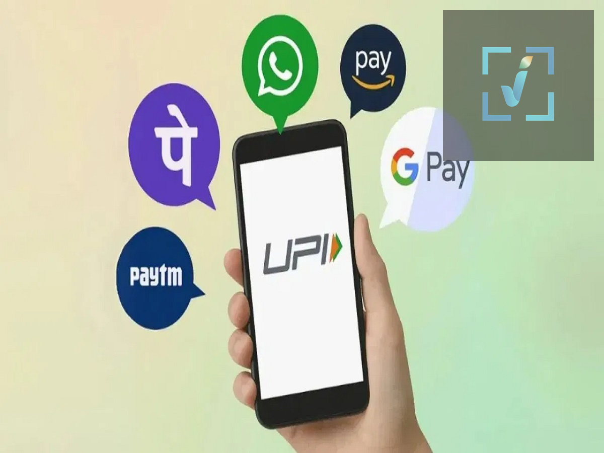 UPI Data- क्या आपका UPI डेटा सेफ हैं, क्यों अधूरा है प्राइवेसी का ये सॉल्यूशन दोस्तो आज UPI से ऑनलाइन लेन देन जीवनशैली का अहम हिस्सा बन गया हैं, ऐसे में भारत अपने ऑनलाइन पेमेंट सिस्टम प्राइवेसी को अपग्रेड करने की तैयारी कर रहा हैं। नेशनल पेमेंट्स कॉरपोरेशन ऑफ इंडिया (NPCI) यूज़र की प्राइवेसी और डेटा सिक्योरिटी को मज़बूत करने के मकसद से डिजिटल पर्सनल डेटा प्रोटेक्शन (DPDP) एक्ट को लागू करने के लिए बैंकों और UPI ऐप्स के साथ काम कर रहा है। UPI प्लेटफॉर्म पर मोबाइल नंबर छिपाए (मास्क किए) जाएंगे और यूज़र्स को फ़ोन नंबर-आधारित ID के बजाय यूज़रनेम-आधारित UPI ID इस्तेमाल करने के लिए प्रोत्साहित किया जाएगा, आइए जानते हैं पूरी डिटेल्स NPCI, DPDP एक्ट के लिए UPI सिस्टम को तैयार कर रहा है NPCI, डिजिटल पर्सनल डेटा प्रोटेक्शन (DPDP) एक्ट को आसानी से लागू करने के लिए पार्टनर बैंकों और UPI सर्विस प्रोवाइडर्स के साथ बातचीत कर रहा है। इसका मकसद यूज़र्स की पर्सनल जानकारी की सुरक्षा करते हुए सभी स्टेकहोल्डर्स की ज़िम्मेदारियों को साफ़ तौर पर तय करना है। ये बदलाव क्यों किए जा रहे हैं अभी UPI ट्रांज़ैक्शन शुरू करने और वेरिफ़ाई करने के लिए काफ़ी हद तक मोबाइल नंबर पर निर्भर है। हालांकि इससे पेमेंट आसान हो जाता है, लेकिन इससे यूज़र्स की पर्सनल जानकारी के उजागर होने का जोखिम भी बढ़ जाता है। नए प्राइवेसी उपाय इन जोखिमों को कम करने और कस्टमर की सुरक्षा को बेहतर बनाने के लिए बनाए गए हैं। मोबाइल नंबर छिपाए जाएंग NPCI ने सभी UPI मेंबर बैंकों और पेमेंट ऐप्स को कस्टमर-फेसिंग इंटरफ़ेस पर यूज़र्स के मोबाइल नंबर छिपाने का निर्देश दिया है। नए नियमों के तहत: कस्टमर के मोबाइल नंबर के सिर्फ़ आखिरी चार अंक ही दिखाई देंगे। UPI ट्रांज़ैक्शन के दौरान पूरे मोबाइल नंबर दिखाई नहीं देंगे। ट्रांज़ैक्शन से जुड़े कम्युनिकेशन में भी मोबाइल नंबर छिपाए जाएंगे। लागू करने की समय-सीमा  NPCI ने सभी UPI ऐप्स और बैंकों से 4 सितंबर तक इन प्राइवेसी बदलावों को लागू करने के लिए कहा है। पेमेंट प्लेटफॉर्म अभी समय-सीमा को पूरा करने के लिए अपने सिस्टम को अपडेट कर रहे हैं। QR कोड पेमेंट ज़्यादा प्राइवेट होंगे पेमेंट पूरा होने के बाद: कस्टमर का मोबाइल नंबर नहीं दिखना चाहिए। संवेदनशील पर्सनल जानकारी पाने वाले व्यक्ति से छिपी रहनी चाहिए। यूज़रनेम-आधारित UPI ID डिफ़ॉल्ट होंगी डिफ़ॉल्ट वर्चुअल पेमेंट एड्रेस (VPA) के तौर पर मोबाइल नंबर का इस्तेमाल करने के बजाय, यूज़र्स को एक यूनिक यूज़रनेम बनाने के लिए प्रोत्साहित किया जाएगा, जिससे पेमेंट की सुविधा पर असर डाले बिना ट्रांज़ैक्शन ज़्यादा प्राइवेट हो जाएंगे।  कई यूज़र्स के पास पहले से ही यह ऑप्शन है UPI में यूज़र्स को हमेशा से कस्टम यूज़रनेम-बेस्ड ID बनाने की सुविधा मिलती रही है, लेकिन ज़्यादातर लोग मोबाइल नंबर-बेस्ड UPI ID का ही इस्तेमाल करते हैं क्योंकि रजिस्ट्रेशन के समय वही चुनी जाती हैं। NPCI अब चाहता है कि पेमेंट ऐप्स यूज़रनेम-बेस्ड ID को डिफ़ॉल्ट ऑप्शन के तौर पर प्रमोट करें।