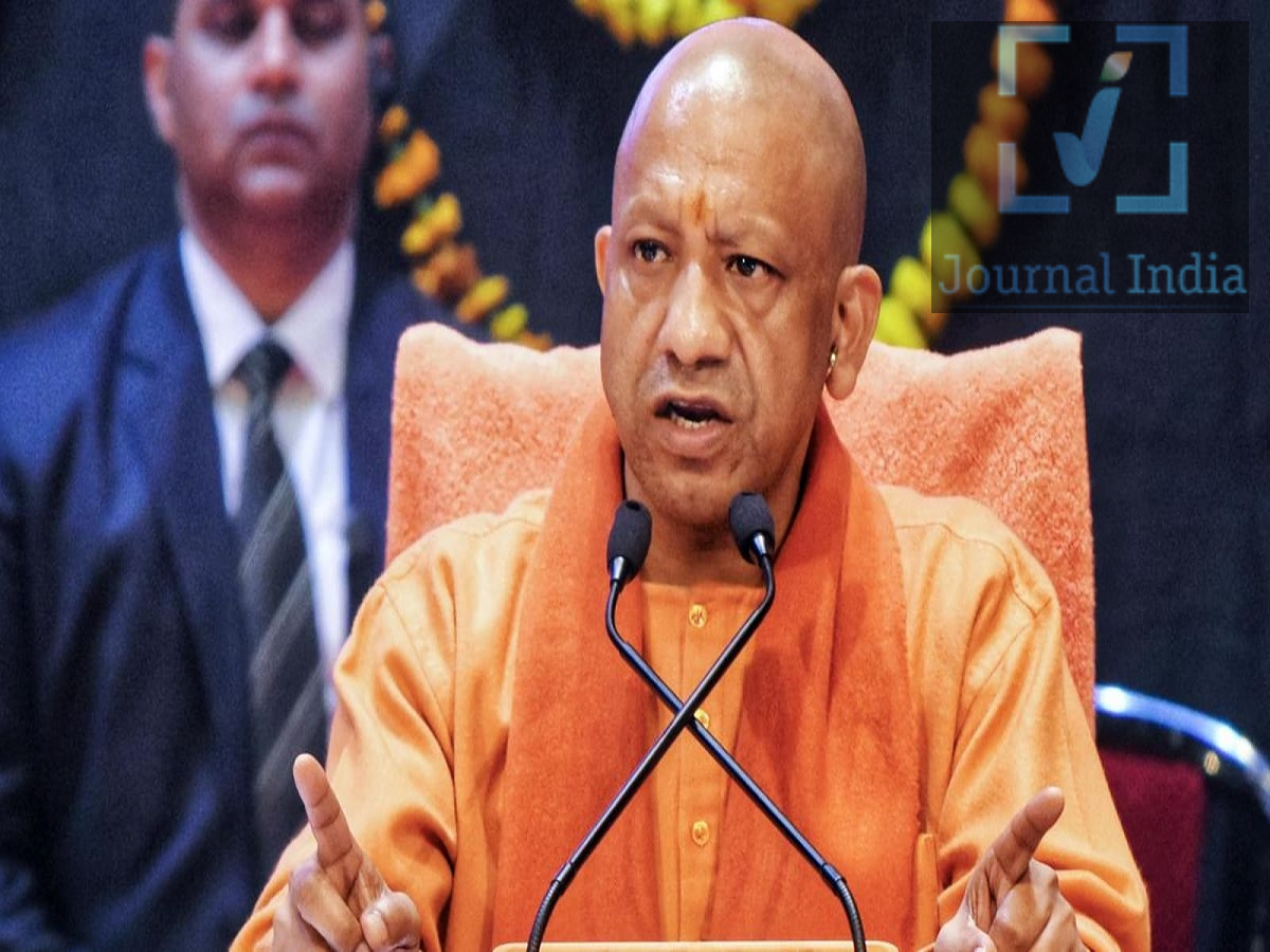 Diwali Special- उत्तर प्रदेश सरकार का बड़ा ऐलान, दिवाली पर फ्री सिलेंडर और आंगनवाड़ी कार्यकर्ताओं को मुफ्त साड़ी उत्तर प्रदेश सरकार राज्य के आर्थिक रूप से कमजोर परिवारों की मदद के लिए बड़ी घोषणा की हैं, शुक्रवार को मुख्यमंत्री योगी आदित्यनाथ की अध्यक्षता में हुई कैबिनेट बैठक में सरकार ने वित्त वर्ष 2026-27 में प्रधानमंत्री उज्ज्वला योजना के लाभार्थियों के लिए दो मुफ़्त LPG सिलेंडर रिफिल को मंज़ूरी दी। साथ ही, राज्य भर में आंगनवाड़ी कार्यकर्ताओं और सहायिकाओं को हर साल एक अतिरिक्त साड़ी देने का भी फ़ैसला किया गया। इन फ़ैसलों से घरेलू खर्चों में राहत मिलने, खाना पकाने के लिए साफ़ ईंधन के इस्तेमाल को बढ़ावा मिलने और ज़मीनी स्तर पर काम करने वाली महिलाओं को अतिरिक्त मदद मिलने की उम्मीद है। 1. उज्ज्वला लाभार्थियों के लिए दो मुफ़्त LPG सिलेंडर रिफिल उत्तर प्रदेश सरकार ने वित्त वर्ष 2026-27 के दौरान प्रधानमंत्री उज्ज्वला योजना के पात्र लाभार्थियों के लिए दो मुफ़्त LPG सिलेंडर रिफिल को मंज़ूरी दी है। इस पहल का मकसद आर्थिक रूप से कमज़ोर परिवारों, खासकर खाना पकाने के लिए LPG पर निर्भर महिलाओं को आर्थिक राहत देना है। योजना की मुख्य बातें: फ़ायदा: वित्त वर्ष 2026-27 के दौरान हर पात्र लाभार्थी को दो मुफ़्त LPG सिलेंडर रिफिल। पहला चरण: अक्टूबर से दिसंबर 2026। दूसरा चरण: जनवरी से मार्च 2027। अनुमानित सरकारी खर्च: ₹2,142.78 करोड़। योग्यता: लाभार्थियों के पास आधार से जुड़ा बैंक खाता होना चाहिए और उन्हें ज़रूरी आधार प्रमाणीकरण प्रक्रिया पूरी करनी होगी। इन दो चरणों का समय ऐसा रखा गया है जिससे त्योहारों के मौसम और उसके बाद के महीनों में राहत मिल सके, जब घरेलू खर्च बढ़ सकते हैं। इस योजना का मकसद खाना पकाने के लिए साफ़ ईंधन के इस्तेमाल को लगातार बढ़ावा देना और पारंपरिक तरीकों से निकलने वाले हानिकारक धुएं के संपर्क में आने को कम करना भी है।  2. आंगनवाड़ी कार्यकर्ताओं और सहायिकाओं के लिए हर साल एक अतिरिक्त साड़ी एक और अहम फ़ैसले में, राज्य कैबिनेट ने आंगनवाड़ी कार्यकर्ताओं और सहायिकाओं को हर साल एक अतिरिक्त साड़ी देने को मंज़ूरी दी। वित्त मंत्री सुरेश कुमार खन्ना द्वारा दी गई जानकारी के अनुसार, इस पहल से उत्तर प्रदेश भर में काम कर रही लगभग 3,80,290 आंगनवाड़ी कार्यकर्ताओं और सहायिकाओं को फ़ायदा होगा। ये महिलाएँ 1,90,145 मंज़ूरशुदा आंगनवाड़ी केंद्रों पर तैनात हैं और समुदायों तक पोषण, बच्चों की देखभाल और दूसरी ज़रूरी सेवाएँ पहुँचाने में अहम भूमिका निभाती हैं। फ़ैसले की मुख्य बातें: फ़ायदा पाने वाले: 3,80,290 आंगनवाड़ी वर्कर और हेल्पर। अतिरिक्त फ़ायदा: हर साल एक अतिरिक्त साड़ी। एक साड़ी की कीमत: ₹500। कुल अनुमानित खर्च: लगभग ₹19.02 करोड़। अभी, आंगनवाड़ी वर्कर और हेल्पर को केंद्र और राज्य सरकारों के बीच 60:40 के अनुपात में लागत-साझाकरण व्यवस्था के तहत हर साल दो साड़ियाँ मिलती हैं। नई मंज़ूर की गई व्यवस्था से उन्हें हर साल एक अतिरिक्त साड़ी मिलेगी। इस फ़ैसले में उनके काम की प्रकृति, अक्सर फ़ील्ड पर जाने, बदलते मौसम और काम के दौरान पहने जाने वाले कपड़ों को धोने और उनकी देखभाल करने में आने वाली व्यावहारिक दिक्कतों को ध्यान में रखा गया है। 3. महिलाओं और परिवारों के लिए इन फ़ैसलों का क्या मतलब है? दोनों फ़ैसले महिलाओं और आर्थिक रूप से कमज़ोर परिवारों को व्यावहारिक मदद देने पर केंद्रित हैं। खाना पकाने के खर्च से राहत: उम्मीद है कि दो मुफ़्त LPG रिफ़िल से पात्र उज्ज्वला परिवारों पर आर्थिक बोझ कम होगा। साफ़ ईंधन को बढ़ावा: इस फ़ायदे से परिवारों को पारंपरिक ठोस ईंधन के बजाय LPG का इस्तेमाल जारी रखने के लिए प्रोत्साहन मिल सकता है। आंगनवाड़ी वर्करों के लिए मदद: एक अतिरिक्त साड़ी से महिलाओं को काम के दौरान पहने जाने वाले कपड़ों की ज़रूरतों को पूरा करने में मदद मिलेगी।  ज़मीनी स्तर की सेवाओं को मान्यता: यह फ़ैसला आंगनवाड़ी वर्करों और हेल्परों के लिए मदद बेहतर बनाने पर सरकार के फ़ोकस को दिखाता है, जो समुदाय के स्तर पर ज़रूरी सेवाएँ पहुँचाते हैं।
