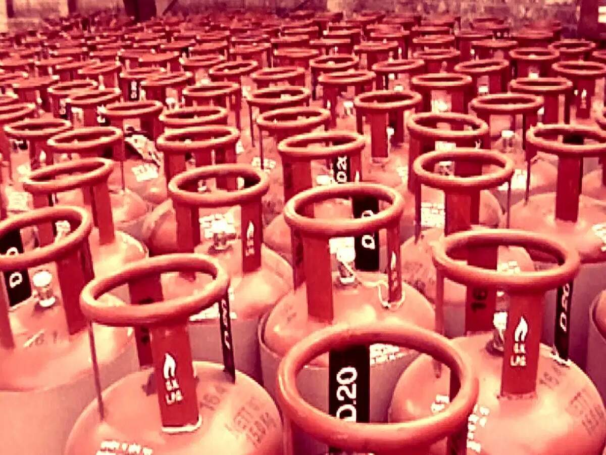 LPG Cylinder – What are the LPG gas cylinder prices today? Let’s find out the rates for domestic and commercial cylinders.