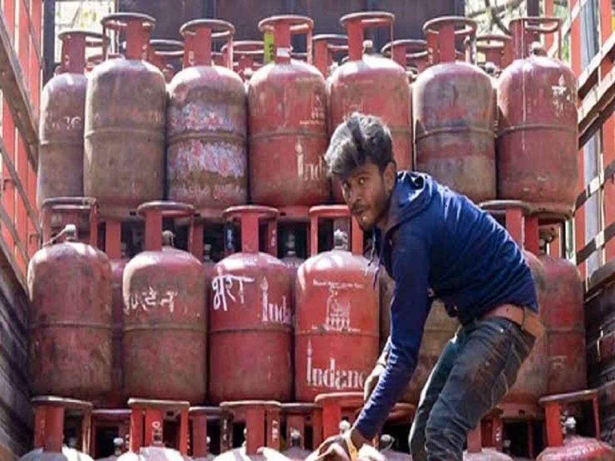 LPG Cylinder Update – High Court issues directives to the government; will the rules for LPG subsidies and biometrics change?