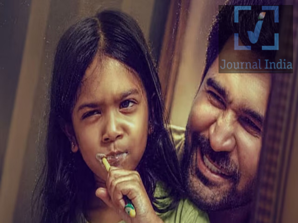 Entertainment News- विजय एंटनी की नई फिल्म 'अप्पा कुट्टी' इस दिन होगी रिलीज, जानिए पूरी डिटेल्स दोस्तो साउथ के एक्टर, म्यूज़िक कंपोज़र, एडिटर और फ़िल्ममेकर विजय एंटनी अपनी नई फिल्म को लेकर चर्चाओं में हैं, इमोशनल एक्शन-फ़ैमिली ड्रामा फ़िल्म 'अप्पा कुट्टी' दिवाली के मौके पर 6 नवंबर, 2026 को दुनिया भर के सिनेमाघरों में रिलीज़ होने के लिए तैयार है। फ़िल्म के मेकर्स ने शनिवार, 10 अक्टूबर को नई रिलीज़ डेट की घोषणा की।  इस फ़िल्म में एक्शन, पारिवारिक भावनाएं, रिश्ते और ज़बरदस्त ड्रामैटिक पल देखने को मिलेंगे। फ़िल्म की मुख्य कहानी पिता और बेटी के बीच के खास रिश्ते पर आधारित है। 'अप्पा कुट्टी' के बारे में खास बातें - रिलीज़ डेट: 6 नवंबर, 2026 - डायरेक्टर: मु. मारन - लीड एक्टर: विजय एंटनी - जॉनर: एक्शन-फ़ैमिली ड्रामा - म्यूज़िक कंपोज़र: विजय एंटनी - एडिटर: विजय एंटनी - सिनेमैटोग्राफर: राजीव राजेंद्रन - प्रोडक्शन डिज़ाइन: ए. राजा विजय एंटनी ने दिवाली पर रिलीज़ की पुष्टि की विजय एंटनी ने सोशल मीडिया पर फ़िल्म की रिलीज़ डेट का पोस्टर शेयर करते हुए पुष्टि की कि 'अप्पा कुट्टी' 6 नवंबर को दुनिया भर के सिनेमाघरों में रिलीज़ होगी। इस घोषणा ने फ़ैन्स के बीच उत्साह बढ़ा दिया है, जो एक्टर को एक इमोशनल कहानी में देखने का बेसब्री से इंतज़ार कर रहे हैं। मेकर्स ने शुरू में फ़िल्म को अगस्त में रिलीज़ करने की योजना बनाई थी। हालांकि, बाद में रिलीज़ को 16 अक्टूबर तक टाल दिया गया और फिर दिवाली के त्योहार के समय के साथ मेल खाने के लिए इसे 6 नवंबर के लिए रीशेड्यूल किया गया। पिता-बेटी के रिश्ते और पारिवारिक भावनाओं की कहानी फ़िल्म की टीम से जुड़े सूत्रों के अनुसार, 'अप्पा कुट्टी' को एक एक्शन-पैक्ड फ़ैमिली एंटरटेनर के तौर पर बनाया गया है, जिसमें इमोशनल कहानी के साथ-साथ रोमांचक सीक्वेंस भी शामिल हैं। कहा जा रहा है कि कहानी रिश्तों, पारिवारिक भावनाओं और पिता-बेटी के बीच गहरे जुड़ाव को दिखाती है। इमोशनल पहलुओं के साथ-साथ, फ़िल्म में ज़बरदस्त एक्शन सीक्वेंस और ड्रामैटिक पल भी होंगे जो दर्शकों को बांधे रखेंगे। दमदार कास्ट विजय एंटनी के अलावा, फिल्म में कई और कलाकार भी हैं, जैसे: - प्रीति असरानी - लिथान्या - भगवती पेरुमल (बक्स) - हरिप्रिया इसाई - अरुवि मधन - चित्रा लक्ष्मणन - श्रीजा रवि - वेट्टई मुथुकुमार - जेनसन दिवाकर - मुरुगनाथम - मुन्नार रमेश - लिसी एंटनी - कुमार नटराजन - विजयन - प्रवीणा - हरिथा - हरिप्रिया उम्मीद है कि ये कलाकार फिल्म के पारिवारिक ड्रामा, इमोशनल सीन और एक्शन से भरपूर कहानी में अपना अहम योगदान देंगे। इस दिवाली सिनेमाघरों में आएगी &lsquo;अप्पा कुट्टी&rsquo; पारिवारिक रिश्तों, एक्शन और इमोशनल कहानी पर आधारित &lsquo;अप्पा कुट्टी&rsquo; 6 नवंबर, 2026 को दुनिया भर के सिनेमाघरों में रिलीज़ होने के लिए तैयार है। दिवाली पर रिलीज़ होने से फिल्म को उन दर्शकों तक पहुँचने का मौका मिल सकता है जो त्योहारों के मौसम में परिवार के साथ देखने लायक मनोरंजक फिल्म की तलाश में रहते हैं।