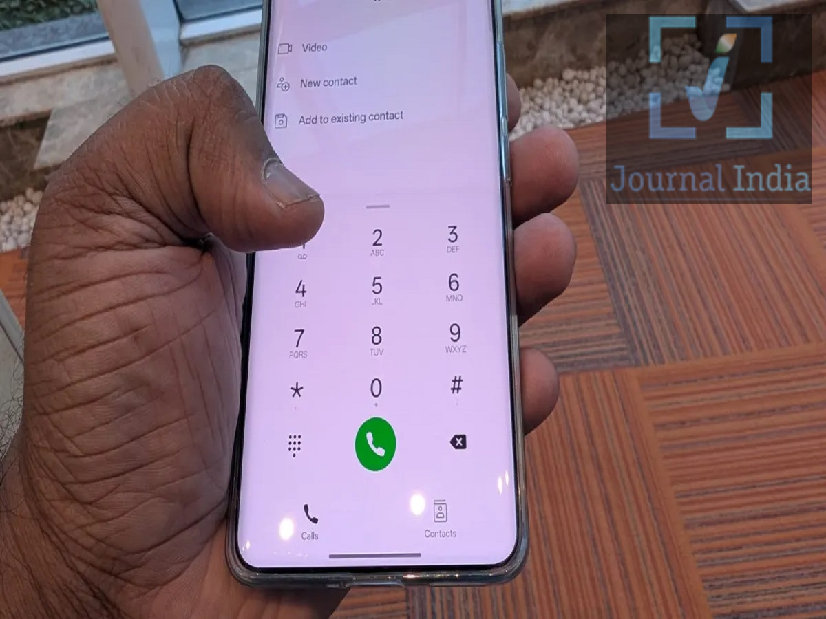 Mobile Number Update- क्या हाल ही में अपना नंबर बदला हैं, तो भूलकर भी न करें ये गलतियां दोस्तो आपका मोबाइल नंबर बहुत ही महत्वपूर्ण हो गया हैं, क्योंकि ये बैंक अकाउंट, UPI ऐप्स, क्रेडिट कार्ड या इन्वेस्टमेंट अकाउंट से जुड़ा हुआ होता हैं, ऐसे में नया नंबर लेना ट्रांज़ैक्शन अलर्ट पाने, पेमेंट वेरिफ़ाई करने और डिजिटल बैंकिंग सेवाओं का इस्तेमाल करने में आपका रजिस्टर्ड मोबाइल नंबर अहम भूमिका निभाता है।ऐसे में नंबर बदलने के बाद सभी ज़रूरी फ़ाइनेंशियल प्लेटफ़ॉर्म पर अपनी जानकारी अपडेट करना ज़रूरी है। आइए जानते हैं पूरी डिटेल्स 1. अपने बैंक अकाउंट में मोबाइल नंबर अपडेट करें पहला कदम अपने बैंक में नया मोबाइल नंबर रजिस्टर करना है। बैंक की सुविधाओं के आधार पर, आप मोबाइल बैंकिंग, इंटरनेट बैंकिंग, ATM या ब्रांच जाकर ऐसा कर सकते हैं। 2. अपने UPI ऐप्स अपडेट करें अगर आप Google Pay, PhonePe या Paytm जैसे UPI ऐप्स का इस्तेमाल करते हैं, तो नंबर बदलने के बाद देखें कि आपका बैंक अकाउंट ठीक से जुड़ा हुआ है या नहीं। - ऑफ़िशियल ऐप के ज़रिए अपना नया मोबाइल नंबर वेरिफ़ाई करें। - ज़रूरत पड़ने पर रजिस्ट्रेशन प्रोसेस दोबारा पूरा करें। - देखें कि आपकी मौजूदा UPI ID अभी भी काम कर रही है या नहीं। - पुराना नंबर बंद करने से पहले पेमेंट सेटिंग्स और जुड़े हुए बैंक अकाउंट्स की जाँच करें। 3. क्रेडिट कार्ड, लोन और इन्वेस्टमेंट अकाउंट्स की जाँच करें आपका मोबाइल नंबर क्रेडिट कार्ड प्रोवाइडर्स, लोन अकाउंट्स, इंश्योरेंस कंपनियों, म्यूचुअल फ़ंड प्लेटफ़ॉर्म और डीमैट अकाउंट्स के साथ भी रजिस्टर्ड हो सकता है। जहाँ भी ज़रूरी हो, अपनी कॉन्टैक्ट डिटेल्स अलग से अपडेट करें। यह न सोचें कि बैंक में नंबर बदलने से बाकी सभी फ़ाइनेंशियल सर्विसेज़ में भी नंबर अपने-आप अपडेट हो जाएगा। 4. ऑनलाइन धोखाधड़ी से बचें इस बदलाव के दौरान, कभी भी अपना OTP, UPI PIN या बैंकिंग पासवर्ड किसी के साथ शेयर न करें। अपनी जानकारी अपडेट करने के लिए सिर्फ़ ऑफ़िशियल बैंकिंग ऐप्स, वेबसाइट्स या ब्रांच का इस्तेमाल करें। ऐसे संदिग्ध लिंक्स पर क्लिक करने से बचें जिनमें कहा गया हो कि अगर आपने तुरंत अपना नंबर अपडेट नहीं किया तो आपका अकाउंट ब्लॉक हो जाएगा।