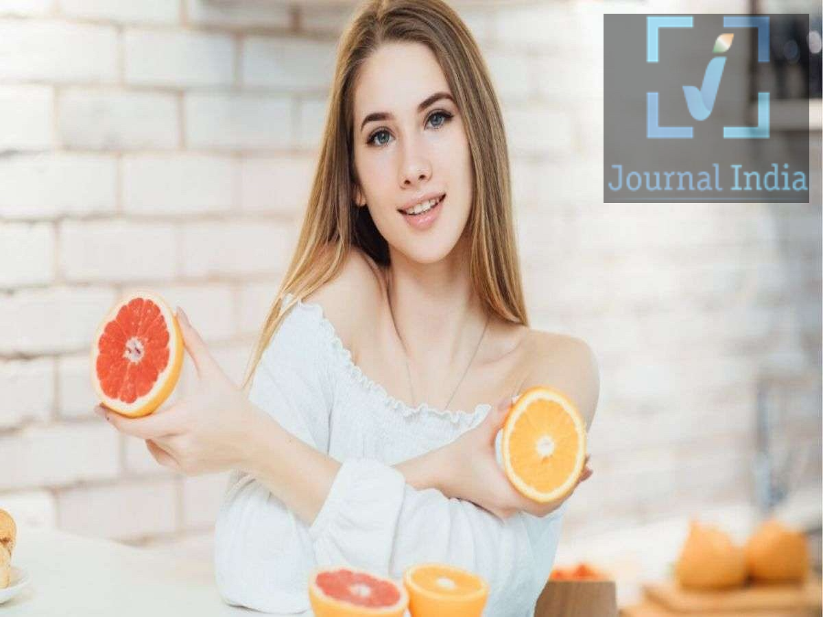 Health Tips- महिलाओं को अपने आहार इन चीजों को करना चाहिए शामिल, ताकत के साथ चेहरा भी चमकेगा दोस्तो एक महिला का जीवन कई पड़ावों से गुजरता हैं, इस दौरान उसके शरीर में कई तरह के हार्मोनल बदलाव होते हैं। पीरियड्स, गर्भावस्था और अन्य जीवन चरणों के दौरान शरीर को आयरन, फोलेट, कैल्शियम और विटामिन C जैसे जरूरी पोषक तत्वों की आवश्यकता होती है। ऐसे शरीर को स्वस्थ बनाए रखने के लिए इन चीजों का करना चाहिए सेवन-  1. हलिम के बीज (Garden Cress Seeds) हलिम के बीज आयरन और फोलेट के स्रोत हैं। इन्हें संतुलित डाइट का हिस्सा बनाकर शरीर को जरूरी पोषक तत्व प्रदान किए जा सकते हैं। आयरन और फोलेट प्राप्त करने में मददगार। हीमोग्लोबिन बनाए रखने में योगदान दे सकते हैं, खासकर जब डाइट में आयरन पर्याप्त हो। आयरन की कमी से जुड़ी थकान में पोषण संबंधी सहायता मिल सकती है। बालों के सामान्य स्वास्थ्य के लिए जरूरी पोषक तत्व प्रदान करते हैं 2. आंवला (Indian Gooseberry) आंवला विटामिन C से भरपूर फल है। यह शरीर में कोलेजन बनाने की प्रक्रिया और सामान्य इम्यून सिस्टम के कामकाज में योगदान देता है। आंवले के फायदे: विटामिन C की डाइट संबंधी जरूरतों को पूरा करने में मदद। कोलेजन निर्माण और त्वचा के सामान्य स्वास्थ्य में योगदान। आयरन के पौधों से मिलने वाले स्रोतों के अवशोषण में मदद कर सकता है। एंटीऑक्सीडेंट यौगिक प्रदान करता है। 3. अलसी के बीज (Flax Seeds)  अलसी के बीज ओमेगा-3 फैटी एसिड (ALA), फाइबर और लिग्नैन का स्रोत हैं। महिलाओं की संतुलित डाइट में इनका उपयोग किया जा सकता है। अलसी के संभावित पोषण लाभ: ओमेगा-3 फैटी एसिड और फाइबर प्रदान करते हैं। पाचन और आंतों के स्वास्थ्य में योगदान दे सकते हैं। लिग्नैन जैसे पौधों के यौगिक होते हैं। संतुलित डाइट के हिस्से के रूप में हृदय स्वास्थ्य को समर्थन दे सकते हैं। 4. तिल के बीज (Sesame Seeds) तिल कैल्शियम, मैग्नीशियम, जिंक और स्वस्थ वसा जैसे पोषक तत्व प्रदान करते हैं। हड्डियों के स्वास्थ्य और पोषण संबंधी जरूरतों को पूरा करने के लिए इन्हें डाइट में शामिल किया जा सकता है। तिल के फायदे: कैल्शियम और मैग्नीशियम प्राप्त करने में मदद। हड्डियों के सामान्य स्वास्थ्य में योगदान। जिंक के माध्यम से सामान्य इम्यून सिस्टम को समर्थन। संतुलित डाइट में स्वस्थ वसा और अन्य पोषक तत्व जोड़ते हैं। कैसे खाएं? तिल को सब्जियों, सलाद, चटनी या तिल की रोटी में शामिल किया जा सकता है। कैल्शियम की कमी होने पर केवल तिल पर निर्भर रहने के बजाय डॉक्टर की सलाह लें।