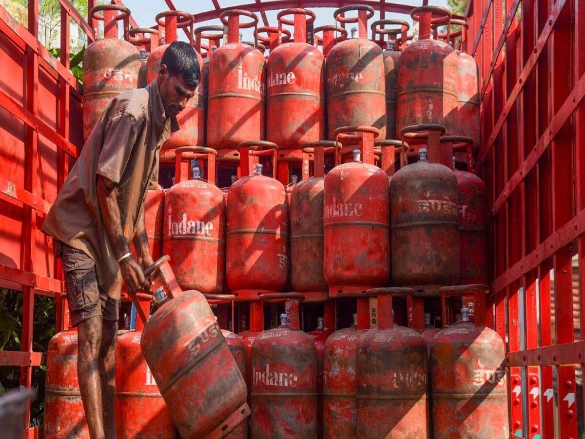 LPG Gas Cylinder Price – How much does a 14 kg gas cylinder cost in your city? Let’s check the latest rates.