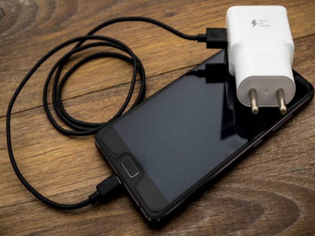 Smartphone Battery Tips: Why does the battery keep draining even after the phone is turned off? Find out the reason.