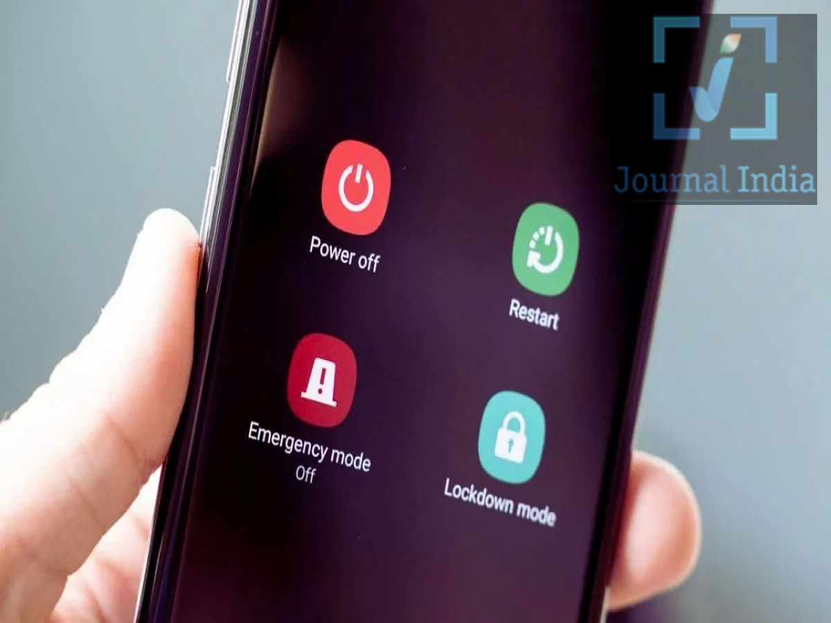 Smartphone Tips- क्या सच में स्मार्टफोन रीस्टार्ट करने से फोन तेज हो जाता हैं, जानिए पूरी डिटेल्स दोस्तो आज के आधुनिक युग में स्मार्टफोन हमारे कॉल करने, पैसे ट्रांसफर करने, सोशल मीडिया इस्तेमाल करने और रोज़ के काम निपटाने में मदद करते हैं। लेकिन समय के साथ फ़ोन धीमा हो सकता है, ऐप्स खुलने में ज़्यादा समय ले सकते हैं और कभी-कभी टचस्क्रीन काम करना बंद कर सकती है। ऐसे में, लोग अक्सर सबसे पहले फ़ोन को रीस्टार्ट करके देखते हैं। लेकिन क्या रेगुलर तौर पर स्मार्टफ़ोन को रीस्टार्ट करने से उसकी स्पीड सच में बेहतर होती है? जवाब यह है कि रीस्टार्ट करने से सॉफ़्टवेयर की कुछ समय के लिए होने वाली दिक्कतें ठीक हो सकती हैं, लेकिन इससे फ़ोन हमेशा के लिए तेज़ नहीं होता।  स्मार्टफ़ोन रीस्टार्ट करने पर क्या होता है? जब आप Android स्मार्टफ़ोन या iPhone को रीस्टार्ट करते हैं, तो उसका ऑपरेटिंग सिस्टम बंद होकर फिर से चालू होता है। इस प्रोसेस के दौरान, चल रहे ऐप्स बंद हो जाते हैं और ज़रूरी सिस्टम प्रोसेस फिर से शुरू होते हैं। रीस्टार्ट करने से कई तरह की कुछ समय के लिए होने वाली दिक्कतें ठीक हो सकती हैं, जैसे: - ऐप्स का बार-बार क्रैश होना या न खुलना। - टचस्क्रीन का काम न करना (unresponsive होना)। - सॉफ़्टवेयर की ऐसी दिक्कतें जिनसे परफ़ॉर्मेंस पर असर पड़ता है। - वाई-फ़ाई या ब्लूटूथ से जुड़ी कनेक्टिविटी की दिक्कतें। - सॉफ़्टवेयर अपडेट के बाद आने वाली छोटी-मोटी दिक्कतें। रीस्टार्ट करना हर समस्या का पक्का समाधान नहीं है। अगर आपका फ़ोन कम स्टोरेज, पुरानी बैटरी, पुराने हार्डवेयर या किसी खराब ऐप की वजह से धीमा चल रहा है, तो आपको कुछ और कदम उठाने पड़ सकते हैं। क्या आपको रोज़ फ़ोन रीस्टार्ट करना चाहिए? नहीं, आम तौर पर स्मार्टफ़ोन को रोज़ रीस्टार्ट करने की ज़रूरत नहीं होती। आजकल के Android फ़ोन और iPhone इस तरह से डिज़ाइन किए गए हैं कि वे मेमोरी, बैकग्राउंड ऐप्स और सिस्टम रिसोर्स को अपने-आप मैनेज कर सकें। रोज़ फ़ोन रीस्टार्ट करने से प्रोसेसर की स्पीड नहीं बढ़ती, परफ़ॉर्मेंस हमेशा के लिए बेहतर नहीं होती और न ही ज़्यादा स्टोरेज स्पेस मिलता है। इससे सॉफ़्टवेयर से जुड़ी कुछ समय के लिए होने वाली दिक्कतें ठीक हो सकती हैं, लेकिन फ़ोन के धीमे चलने की असली वजह बनी रहती है। रीस्टार्ट करने पर शटडाउन और स्टार्टअप प्रोसेस के दौरान थोड़ी बैटरी भी खर्च होती है। हालाँकि, यह खर्च आम तौर पर बहुत कम होता है और ज़्यादातर यूज़र्स के लिए कोई बड़ी बात नहीं है। आपको अपना स्मार्टफ़ोन कब रीस्टार्ट करना चाहिए? रोज़ रीस्टार्ट करना ज़रूरी नहीं है, लेकिन जब फ़ोन अजीब तरह से काम करने लगे, तो ऐसा करना फ़ायदेमंद हो सकता है। इन स्थितियों में इसे रीस्टार्ट करने के बारे में सोचें: - ऐप्स बार-बार क्रैश हो रहे हैं: रीस्टार्ट करने से अस्थायी एप्लिकेशन या सिस्टम की गड़बड़ियाँ ठीक हो सकती हैं। - फ़ोन फ़्रीज़ हो जाता है: जब इंटरफ़ेस काम करना बंद कर दे, तो रीस्टार्ट करने से मदद मिल सकती है। - परफ़ॉर्मेंस अचानक कम हो जाती है: रीस्टार्ट करने से अस्थायी सॉफ़्टवेयर समस्या ठीक हो सकती है। - वाई-फ़ाई या ब्लूटूथ ठीक से काम नहीं कर रहा है: रीबूट करने से सामान्य कनेक्टिविटी वापस आ सकती है। - अपडेट के बाद समस्याएँ आती हैं: रीस्टार्ट करने से कुछ सिस्टम बदलाव पूरे करने या अस्थायी समस्याओं को हल करने में मदद मिल सकती है। - फ़ोन हफ़्तों से लगातार चल रहा है: अगर परफ़ॉर्मेंस से जुड़ी समस्याएँ दिखें, तो रीस्टार्ट करके देखना चाहिए। अगर आपका फ़ोन पूरी तरह से फ़्रीज़ हो गया है, तो आपको फ़ोर्स्ड रीस्टार्ट के लिए निर्माता के निर्देशों का पालन करना पड़ सकता है।