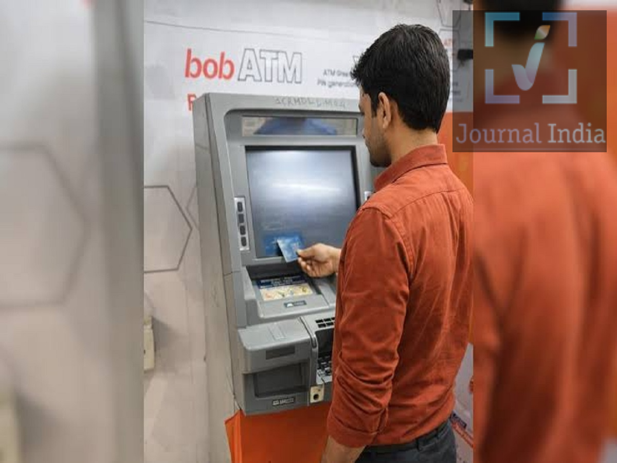 ATM Updates- ATM से पैसे भी नहीं निकले, फिर भी खाते से कट गए पैसे, जानिए कैसे वापस आएंगे दोस्तो आज के आधुनिक युग में पैसों का लेन देन आसान हो गया हैं, लेकिन कई बार हमें केश की जरूरत होती हैं, लाखों लोगों के लिए ATM अभी भी नकद प्राप्त करने का एक महत्वपूर्ण जरिया हैं। हालाँकि, कभी-कभी ATM से पैसे नहीं निकलते, जबकि ग्राहक के बैंक खाते से रकम कट जाती है। अगर आपके साथ ऐसा होता है, तो घबराने या तुरंत दोबारा पैसे निकालने की कोशिश करने की ज़रूरत नहीं है। भारतीय रिज़र्व बैंक (RBI) ने ATM ट्रांजेक्शन फेल होने की स्थिति से निपटने के लिए कुछ नियम बनाए हैं। आइए जानते  कैसे मिलेगा वापस पैसा-  ATM से पैसे नहीं मिले: अब क्या करें अगर आपके बैंक खाते से पैसे कट गए हैं लेकिन ATM से नकद नहीं निकला, तो नीचे दिए गए ज़रूरी कदम उठाएं। 1. ट्रांजेक्शन की जानकारी सुरक्षित रखें खाते से पैसे कटने की पुष्टि करने वाले SMS या नोटिफिकेशन को डिलीट न करें। ट्रांजेक्शन से जुड़ी सभी ज़रूरी जानकारी अपने पास रखें, जैसे: ट्रांजेक्शन की तारीख और समय। आपके बैंक खाते से काटी गई रकम।  ATM की जगह और उसका पहचान नंबर (अगर उपलब्ध हो)। ATM ट्रांजेक्शन की रसीद (अगर मिली हो)। बैंक अकाउंट स्टेटमेंट, जिसमें पैसे कटने का विवरण हो। ये जानकारियां बैंक को फेल हुए ट्रांजेक्शन की जांच करने और आपका रिफंड प्रोसेस करने में मदद कर सकती हैं। 2. अपने बैंक में शिकायत दर्ज करें सबसे पहले उस बैंक से संपर्क करें जहाँ आपका खाता है। आप इन तरीकों से शिकायत दर्ज कर सकते हैं बैंक के कस्टमर केयर हेल्पलाइन के ज़रिए मोबाइल बैंकिंग ऐप के ज़रिए। इंटरनेट बैंकिंग पोर्टल के ज़रिए। अपने बैंक की नज़दीकी शाखा में जाकर। बैंक को स्पष्ट रूप से बताएं कि आपके खाते से पैसे कट गए हैं, लेकिन ATM से नकद नहीं निकला। ध्यान रखें कि आपको एक शिकायत या रेफरेंस नंबर ज़रूर मिले; इसे भविष्य में फॉलो-अप के लिए सुरक्षित रखें। ATM ट्रांजेक्शन फेल होने पर RBI के क्या नियम हैं? RBI के नियमों के अनुसार, अगर ATM ट्रांजेक्शन फेल हो जाता है, तो बैंकों को आमतौर पर ट्रांजेक्शन की तारीख से पाँच कैलेंडर दिनों के भीतर कटी हुई रकम वापस (रिवर्स) कर देनी चाहिए। अगर बैंक तय समय के भीतर पैसे वापस नहीं करता है, तो ग्राहक RBI के नियमों के अनुसार, देरी के लिए हर दिन ₹100 का मुआवज़ा पाने का हकदार है। अगर रिफंड मिलने में देरी होती है, तो ग्राहकों को अपने दावे के समर्थन के लिए अपना शिकायत रेफरेंस नंबर और ट्रांजेक्शन की जानकारी संभाल कर रखनी चाहिए। अगर बैंक आपके पैसे वापस (रिफंड) न करे तो क्या करें? अपने बैंक से संपर्क करें: कस्टमर केयर से बात करें या अपनी मूल शिकायत रेफरेंस नंबर के साथ बैंक की शाखा (ब्रांच) में जाएं। शिकायत को आगे बढ़ाएं: अगर समस्या हल नहीं होती है, तो बैंक के 'शिकायत निवारण विभाग' (grievance redressal) या इसके लिए नियुक्त नोडल अधिकारी के पास शिकायत दर्ज करें।  RBI से संपर्क करें: अगर बैंक आपकी शिकायत को खारिज कर देता है, संतोषजनक जवाब नहीं देता है, या 30 दिनों के भीतर कोई जवाब नहीं देता है, तो आप RBI की 'इंटीग्रेटेड ओम्बड्समैन स्कीम' (Integrated Ombudsman Scheme) के तहत शिकायत दर्ज कर सकते हैं। आप RBI के 'कंप्लेंट मैनेजमेंट सिस्टम' (Complaint Management System) की वेबसाइट https://cms.rbi.org.in पर जाकर ऑनलाइन शिकायत दर्ज कर सकते हैं।