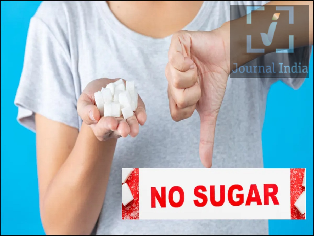 Health Tips- ज्यादा मीठा खाने से शरीर के इन अंगों पर पड़ता हैं असर, आइए जानें दोस्तो अगर बात करें हम चीनी की तो वो हमारे खान पान का अहम हिस्सा बन गई हैं, लेकिन कई लोगों को शायद यह पता न हो कि वे कितनी चीनी खाते हैं। बहुत ज़्यादा चीनी का लगातार सेवन शरीर के मेटाबॉलिज़्म पर असर डाल सकता है और कई तरह की स्वास्थ्य समस्याओं का खतरा बढ़ा सकता है। ज़्यादा चीनी खाने से लिवर, पैंक्रियास, दाँत, दिमाग और किडनी जैसे ज़रूरी अंगों पर अतिरिक्त दबाव पड़ सकता है। समय के साथ, इससे मोटापा, हाई ब्लड प्रेशर और टाइप 2 डायबिटीज़ जैसी समस्याएँ भी हो सकती हैं। आइए जानते हैं ज्यादा चीनी खाने से किन अंगों पर होता हैं असर-  1. टाइप 2 डायबिटीज़ का बढ़ा हुआ खतरा लगातार और ज़्यादा मात्रा में चीनी खाने से शरीर में इंसुलिन की ज़रूरत बढ़ सकती है। इंसुलिन वह हार्मोन है जो ब्लड ग्लूकोज़ के स्तर को नियंत्रित करता है। समय के साथ, शरीर की कोशिकाएँ इंसुलिन के प्रति कम संवेदनशील हो सकती हैं; इस स्थिति को इंसुलिन रेजिस्टेंस कहा जाता है। लगातार इंसुलिन रेजिस्टेंस रहने से टाइप 2 डायबिटीज़ होने का खतरा बढ़ सकता है, खासकर तब जब शरीर का वज़न ज़्यादा हो और जीवनशैली में शारीरिक गतिविधि कम हो। 2. फैटी लिवर का खतरा बढ़ सकता है बहुत ज़्यादा चीनी, खासकर मीठे ड्रिंक्स और प्रोसेस्ड खाने की चीज़ों से मिलने वाली चीनी, लिवर में फैट (चर्बी) के उत्पादन को बढ़ा सकती है।जब लिवर में बहुत ज़्यादा फैट जमा हो जाता है, तो फैटी लिवर की बीमारी का खतरा बढ़ सकता है।  3. दाँतों को नुकसान चीनी मुँह की सेहत पर भी असर डालती है। मुँह में मौजूद बैक्टीरिया चीनी का इस्तेमाल ऊर्जा के स्रोत के रूप में करते हैं और एसिड बनाते हैं, जो दाँतों के इनेमल को नुकसान पहुँचा सकते हैं। इसलिए, मीठी चीज़ें खाने और मीठे ड्रिंक्स पीने से कैविटी और दाँत सड़ने का खतरा बढ़ सकता है, खासकर तब जब मुँह की साफ़-सफ़ाई का ठीक से ध्यान न रखा जाए।  4. दिल की सेहत पर असर ज़्यादा एडेड शुगर (ऊपर से मिलाई गई चीनी) वाली डाइट से वज़न बढ़ सकता है और ब्लड फैट में बुरे बदलाव आ सकते हैं। समय के साथ, ये चीज़ें दिल की सेहत पर बुरा असर डाल सकती हैं। बहुत ज़्यादा चीनी खाने से हाई ब्लड प्रेशर और कोलेस्ट्रॉल का लेवल असामान्य होने जैसी समस्याएँ हो सकती हैं, जो दिल की बीमारी के बड़े जोखिम कारक हैं। 5. दिमाग पर असर बहुत ज़्यादा चीनी खाने का असर सिर्फ़ शरीर के बाकी हिस्सों पर ही नहीं, बल्कि दिमाग पर भी पड़ सकता है। ज़्यादा चीनी खाने से शरीर में सूजन (inflammation) और ऑक्सीडेटिव स्ट्रेस बढ़ सकता है। 