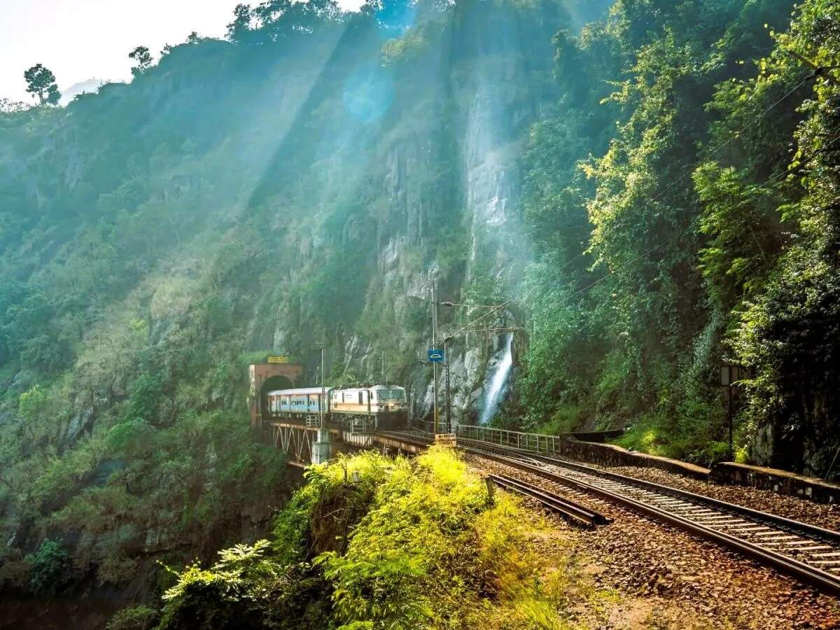 Travel Tips- एक ट्रेनस से घूमें 7 राज्य, असम, बंगाल से होते हुए सीधे केरल तक