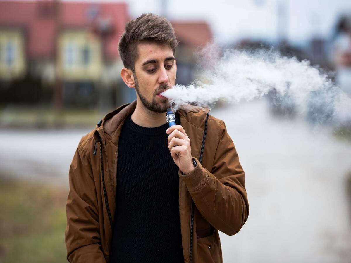 E-Cigarette Risk – E-cigarettes can also cause lung cancer; find out what doctors say.