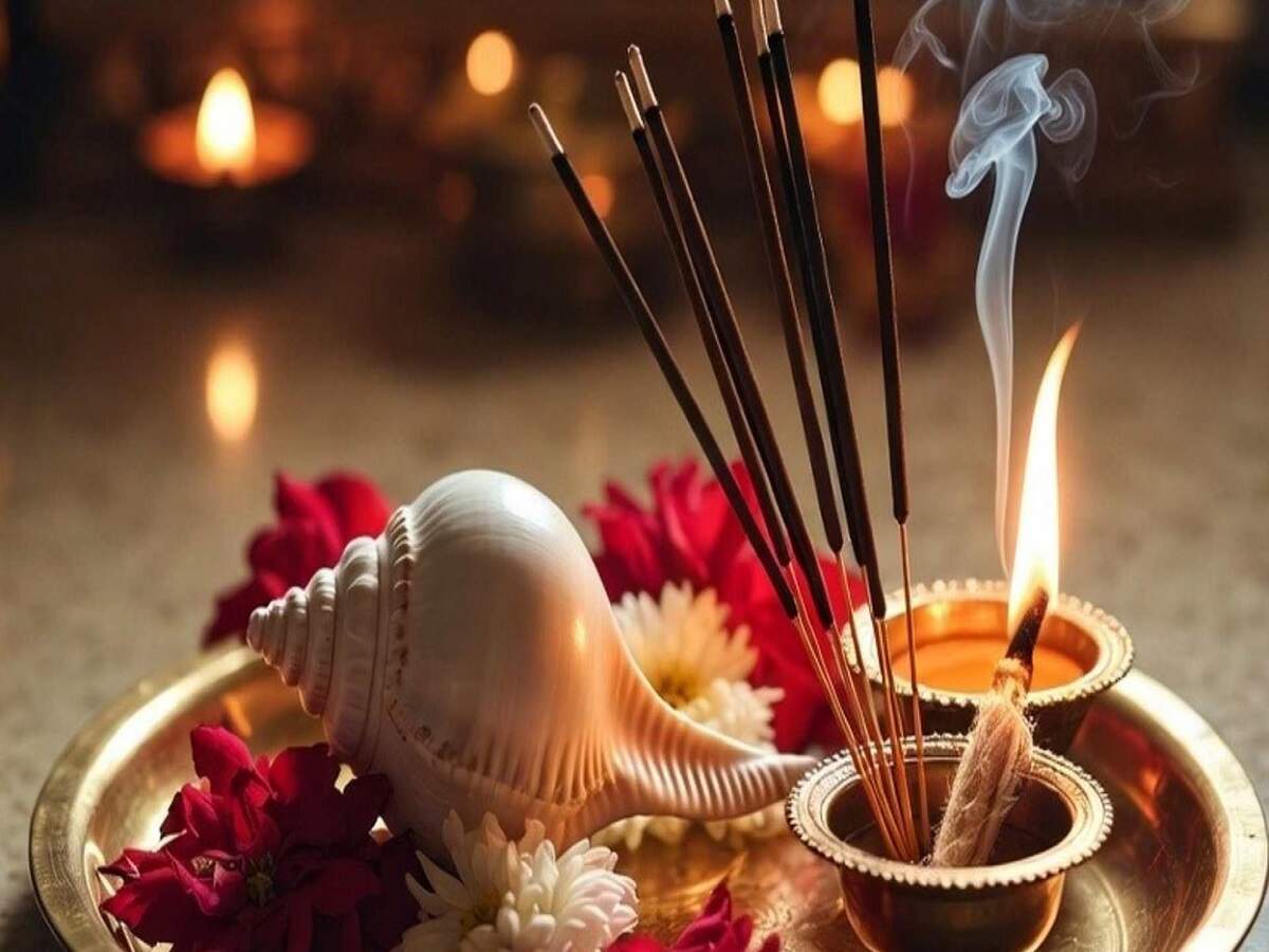 Vastu Tips: Place these items at the entrance of your home to seek the blessings of Goddess Lakshmi; let’s find out the details.