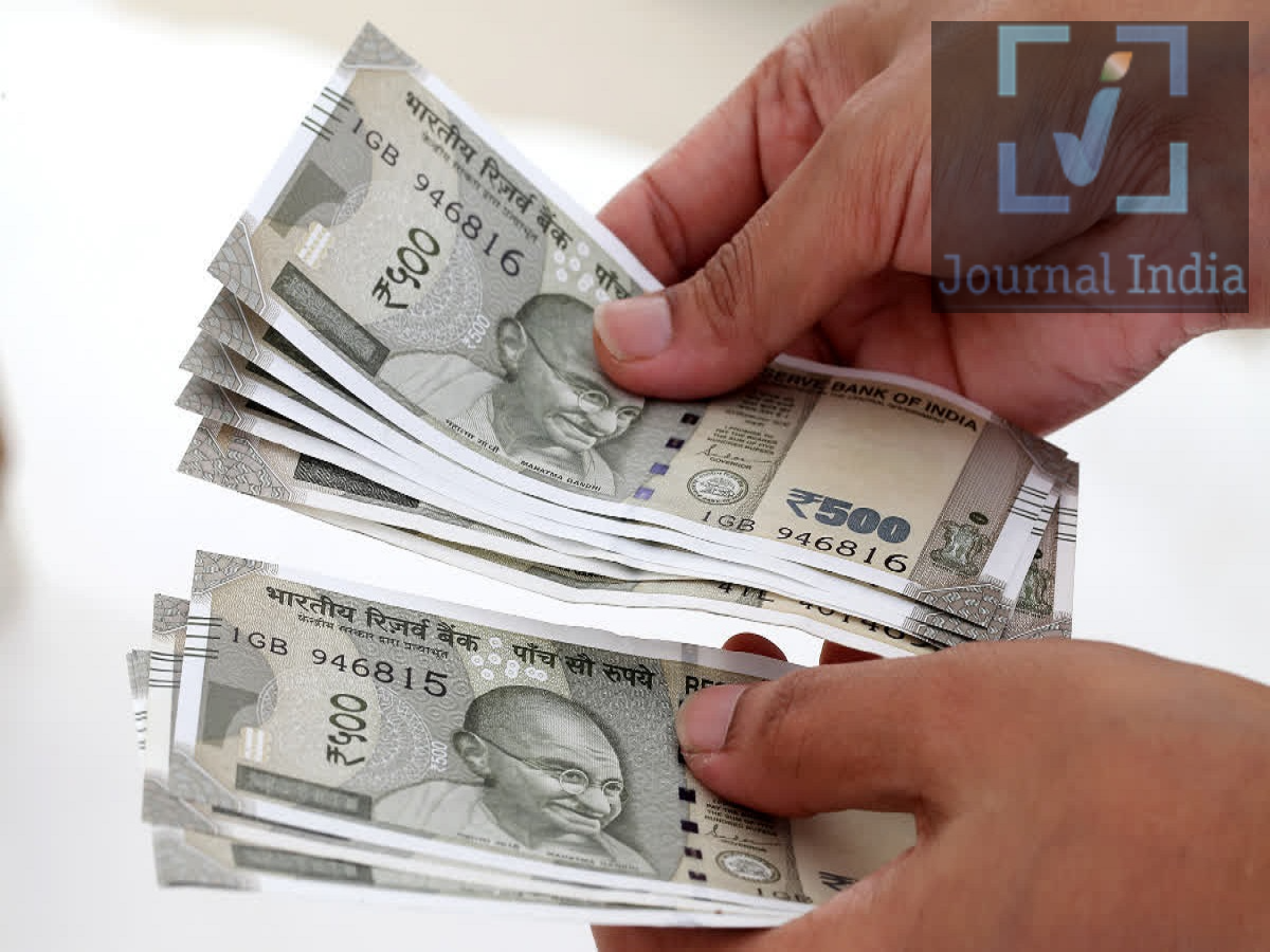 Investment Plan- 500 रूपए की छोटी रकम से आप जमा कर सकते हैं लाखों का फंड, जानिए इस प्लान के बारे में दोस्तो अगर आप किसी ऐसे इन्वेस्टमेंट प्लान के बारे में सोच रहे हैं, जो कम लागत में अच्छा रिटर्न दें,अगर आप रेगुलर इन्वेस्ट करते हैं और डिसिप्लिन बनाए रखते हैं, तो हर महीने ₹500 का छोटा सा इन्वेस्टमेंट भी लंबे समय में एक बड़ा फंड बनाने में आपकी मदद कर सकता है। यह रकम रोज़ाना लगभग ₹17 के बराबर है, जिससे कई लोगों के लिए इसे शुरू करना आसान हो जाता है। 'अपने पैसे को बढ़ने के लिए काफ़ी समय देना। आइए समझते हैं कि कैसे ₹500 की मंथली SIP आपको लाखों रुपये का फंड बनाने में मदद कर सकती है। 1. कंपाउंडिंग की ताकत कैसे काम करती है? कंपाउंडिंग उन अहम फ़ैक्टर्स में से एक है जो लंबे समय में इन्वेस्टमेंट को बढ़ाने में मदद कर सकते हैं। यह आपको आपके ओरिजिनल इन्वेस्टमेंट के साथ-साथ समय के साथ जमा हुए रिटर्न पर भी रिटर्न कमाने का मौका देती है। जब आप SIP के ज़रिए इन्वेस्ट करते हैं, तो आपका पैसा रेगुलर तौर पर म्यूचुअल फंड में इन्वेस्ट किया जाता है। अगर फंड समय के साथ पॉज़िटिव रिटर्न देता है, तो आपका जमा किया हुआ इन्वेस्टमेंट काफ़ी बढ़ सकता है। म्यूचुअल फंड का रिटर्न मार्केट से जुड़ा होता है और इसकी कोई गारंटी नहीं होती। असल नतीजे मार्केट की परफ़ॉर्मेंस, चुने गए फंड और इन्वेस्टमेंट की अवधि पर निर्भर करते हैं। 2. हर महीने ₹500 इन्वेस्ट करके आप कितना कमा सकते हैं? ₹500 की मंथली SIP छोटी लग सकती है, लेकिन कई सालों तक लगातार इन्वेस्टमेंट करने से यह एक बड़ी रकम बन सकती है। उदाहरण के लिए, अगर आप 21 सालों तक हर महीने ₹500 इन्वेस्ट करते हैं, तो आपका कुल इन्वेस्टमेंट ₹1.26 लाख होगा। अगर हम 12% के सालाना रिटर्न का अनुमान लगाएँ, तो इस अवधि में आपका इन्वेस्टमेंट बढ़कर लगभग ₹5.2 लाख हो सकता है। यहाँ बताया गया है कि अलग-अलग समय में इन्वेस्टमेंट कैसे बढ़ सकता है, अगर हम 12% सालाना रिटर्न का अनुमान लगाएँ। - 5 साल बाद: आप ₹30,000 इन्वेस्ट करते हैं, जो बढ़कर लगभग ₹41,000 हो सकता है। - 10 साल बाद: आप ₹60,000 इन्वेस्ट करते हैं, जो बढ़कर लगभग ₹1.15 लाख हो सकता है। - 15 साल बाद: आप ₹90,000 इन्वेस्ट करते हैं, जो बढ़कर लगभग ₹2.5 लाख हो सकता है। - 20 साल बाद: आप ₹1.20 लाख निवेश करते हैं, जो बढ़कर लगभग ₹4.95 लाख हो सकता है। - 21 साल बाद: आप ₹1.26 लाख निवेश करते हैं, जो बढ़कर लगभग ₹5.6 लाख हो सकता है।  ये मासिक निवेश और 12% सालाना रिटर्न के अनुमान पर आधारित उदाहरण हैं। असल रिटर्न इससे ज़्यादा या कम हो सकता है, और कैलकुलेशन के तरीके, मार्केट के प्रदर्शन और खर्चों के आधार पर अंतिम रकम अलग हो सकती है। 3. जल्दी निवेश शुरू करना क्यों ज़रूरी है? लंबे समय के निवेश की सफलता इस बात पर निर्भर करती है कि आप कितना निवेश करते हैं और कितनी जल्दी शुरू करते हैं। जल्दी शुरू करने से आपके निवेश को कंपाउंडिंग का फ़ायदा उठाने के लिए ज़्यादा समय मिलता है। भले ही आज आप महीने में सिर्फ़ ₹500 निवेश कर सकते हैं, लेकिन जैसे-जैसे आपकी इनकम बढ़े, आप अपनी SIP की रकम बढ़ाने के बारे में सोच सकते हैं। निवेश करने से पहले बड़ी रकम जमा करने के लिए कई साल इंतज़ार करने के बजाय, लंबे समय तक लगातार निवेश करना ज़्यादा फ़ायदेमंद हो सकता है। 4. ₹500 की मासिक SIP कैसे शुरू करें म्यूचुअल फंड SIP शुरू करना काफ़ी आसान है। आप ये स्टेप्स फ़ॉलो कर सकते हैं: - निवेश के मकसद और रिस्क लेवल को समझने के बाद एक रजिस्टर्ड म्यूचुअल फंड स्कीम चुनें। - ज़रूरी KYC प्रोसेस पूरा करें। - ₹500 की मासिक निवेश रकम तय करें। - फंड हाउस या किसी सही इन्वेस्टमेंट प्लेटफ़ॉर्म के ज़रिए SIP शुरू करें। - अगर सुविधाजनक हो, तो लगातार निवेश बनाए रखने के लिए ऑटोमैटिक पेमेंट चालू करें। - समय-समय पर अपने निवेश की समीक्षा करें और पक्का करें कि यह आपके फ़ाइनेंशियल लक्ष्यों के हिसाब से चल रहा है। निवेश करने से पहले अपनी इमरजेंसी सेविंग्स, फ़ाइनेंशियल ज़िम्मेदारियों और मार्केट के उतार-चढ़ाव को सहने की क्षमता पर विचार करें। 5. निवेश करने से पहले याद रखने वाली ज़रूरी बातें हालांकि SIP समय के साथ वेल्थ बनाने में मदद कर सकती हैं, लेकिन वे मुनाफ़े की गारंटी नहीं देतीं और न ही आपके निवेश को मार्केट के नुकसान से बचाती हैं। - रिटर्न तय नहीं होता: 12% सालाना रिटर्न एक अनुमान है, कोई वादा नहीं। - अपनी रिस्क सहने की क्षमता के हिसाब से चुनें: अलग-अलग म्यूचुअल फंड में अलग-अलग लेवल का रिस्क होता है। - साफ़ लक्ष्य के साथ निवेशित रहें: निवेश की ऐसी अवधि चुनें जो आपकी फ़ाइनेंशियल ज़रूरतों के हिसाब से हो।  - अवास्तविक उम्मीदें न रखें: ₹500 की SIP से एक अच्छा फंड बन सकता है, लेकिन आखिर में मिलने वाली रकम रिटर्न और निवेश की अवधि पर निर्भर करती है। - जब भी संभव हो, अपना निवेश बढ़ाएं: हर महीने जमा की जाने वाली रकम में धीरे-धीरे बढ़ोतरी करने से आपको एक बड़ा फंड बनाने में मदद मिल सकती है।