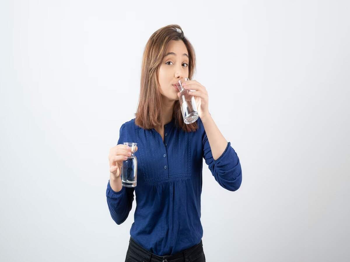 Health Tips: Can everyone drink water on an empty stomach in the morning? Find out who shouldn't.