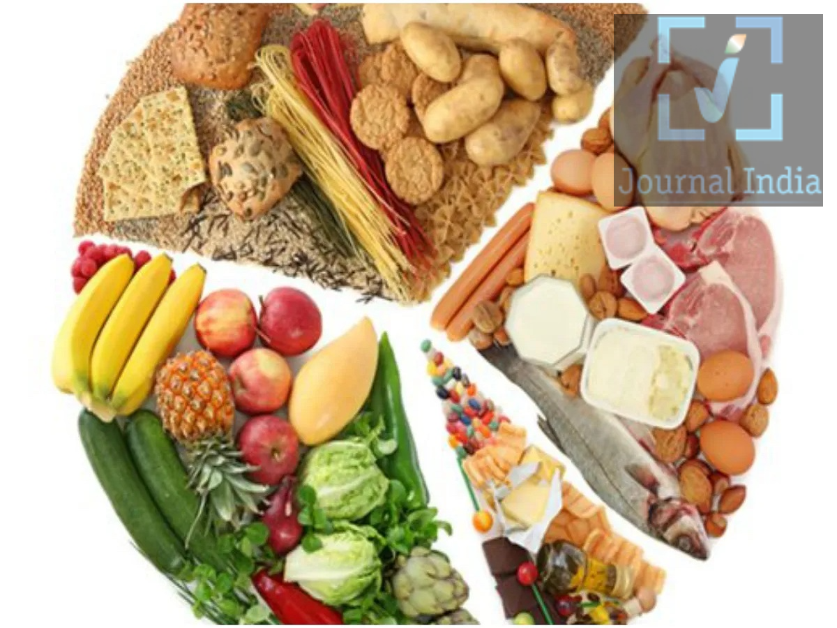 Health Tips- क्या आप एनीमिया से हैं ग्रसित, तो इन चीजों को डाइट में करें शामिल दोस्तो अगर आप उन लोगो में से हैं जो अक्सर बिना किसी वजह के थकान महसूस करते हैं, थोड़ी सी मेहनत करने पर ही कमजोरी, चक्कर या सांस फूलने जैसी समस्याएं होने लगती हैं? इन लक्षणों की एक संभावित वजह एनीमिया यानी शरीर में खून की कमी हो सकती है। इस स्थिति में शरीर के ऊतकों तक पर्याप्त ऑक्सीजन पहुंचाने की क्षमता प्रभावित होती है, लेकिन हम अगर अपनी डाइट में कुछ चीजें शामिल कर लें तो एनीमिया से राहत पा सकते हैं, आइए जानते हैं इसके बारे में 1. आयरन से भरपूर खाद्य पदार्थ खाएं आयरन शरीर में हीमोग्लोबिन बनाने के लिए जरूरी होता है। हीमोग्लोबिन लाल रक्त कोशिकाओं में मौजूद प्रोटीन है, जो शरीर के अलग-अलग हिस्सों तक ऑक्सीजन पहुंचाता है। 2. विटामिन C वाले फल खाएं विटामिन C शरीर को भोजन से आयरन अवशोषित करने में मदद करता है। इसलिए आयरन से भरपूर खाद्य पदार्थों के साथ विटामिन C वाले फल और सब्जियां खाना फायदेमंद हो सकता है। 3. हरी पत्तेदार सब्जियों का सेवन करें पालक, मेथी और सरसों के साग जैसी हरी पत्तेदार सब्जियों में फोलेट सहित कई जरूरी पोषक तत्व पाए जाते हैं। फोलेट लाल रक्त कोशिकाओं के निर्माण में महत्वपूर्ण भूमिका निभाता है। 4. विटामिन A से भरपूर सब्जियां खाएं विटामिन A शरीर के सामान्य स्वास्थ्य और रक्त निर्माण से जुड़ी प्रक्रियाओं के लिए जरूरी है। गाजर, कद्दू और शकरकंद जैसी पीली और नारंगी रंग की सब्जियां विटामिन A के अच्छे स्रोत हैं। 5. विटामिन B12 और फोलेट की कमी न होने दें विटामिन B12 और फोलेट दोनों ही लाल रक्त कोशिकाओं के सही निर्माण के लिए जरूरी हैं। &bull;	विटामिन B12: मछली, अंडे, मांस, दूध और अन्य डेयरी उत्पादों से मिल सकता है। &bull;	फोलेट: दालों, चने, बीन्स और हरी पत्तेदार सब्जियों में पाया जाता है। शाकाहारी लोगों को विटामिन B12 के पर्याप्त सेवन पर विशेष ध्यान देना चाहिए। जरूरत पड़ने पर डॉक्टर की सलाह से जांच और सप्लीमेंट लिए जा सकते हैं।