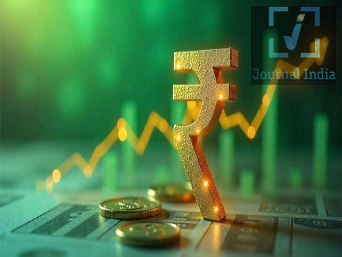 Indian Rupee- कच्चे तेल में आई गिरावट से रूपये में हुई बड़ी छलांग, जानिए कितना मजबूत हुआ दोस्तो कई सालों बाद भारतीय रूपये में रिकवरी देखी गई है, यह अमेरिकी डॉलर के मुकाबले 61 पैसे मज़बूत हुआ। अमेरिका और ईरान के बीच भू-राजनीतिक तनाव कम होने के बाद अंतरराष्ट्रीय स्तर पर कच्चे तेल की कीमतों में भारी गिरावट आई, जिससे रुपये में यह तेज़ी आई। आइए जानते हैं पूरी डिटेल्स रुपये में एक दिन की बड़ी बढ़त रुपया 95.92 प्रति अमेरिकी डॉलर पर बंद हुआ, जो शुक्रवार के 96.53 के क्लोजिंग लेवल से 61 पैसे ज़्यादा है। इंटरबैंक विदेशी मुद्रा बाज़ार में रुपया 96.18 पर खुला। ट्रेडिंग सेशन के दौरान, इसने ये स्तर छुए: दिन का उच्चतम स्तर: 95.78 दिन का न्यूनतम स्तर: 96.27 आखिरकार यह 95.92 पर बंद हुआ, जो हाल के हफ़्तों में एक सेशन में हुई सबसे बड़ी बढ़त में से एक है। रुपया क्यों मज़बूत हुआ? बाज़ार के जानकारों के मुताबिक, कई वैश्विक और घरेलू कारकों ने भारतीय मुद्रा की मज़बूती में योगदान दिया। 1. अमेरिका-ईरान तनाव में कमी अमेरिका और ईरान द्वारा आगे की सैन्य कार्रवाई रोकने के बाद पश्चिम एशिया में भू-राजनीतिक तनाव कम हुआ। अनिश्चितता कम होने से वैश्विक वित्तीय बाज़ारों में निवेशकों का भरोसा बढ़ा। 2. कच्चे तेल की कीमतों में भारी गिरावट ब्रेंट क्रूड ऑयल की कीमतों में लगभग 9% की गिरावट आई और यह $88.12 प्रति बैरल के आसपास आ गया। कच्चे तेल की कम कीमतें भारत के लिए अच्छी हैं, क्योंकि देश अपनी ज़्यादातर तेल ज़रूरतें आयात से पूरी करता है। आयात बिल कम होने से विदेशी मुद्रा भंडार पर दबाव कम होता है और रुपये को सहारा मिलता है। 3. अमेरिकी डॉलर में कमज़ोरी डॉलर इंडेक्स लगभग 0.20% गिरकर 101.09 पर आ गया। प्रमुख वैश्विक मुद्राओं के मुकाबले डॉलर के कमज़ोर होने से आम तौर पर उभरते बाज़ारों की मुद्राओं को फ़ायदा होता है, जिसमें भारतीय रुपया भी शामिल है। 4. घरेलू बाज़ार में सकारात्मक माहौल भारतीय इक्विटी बाज़ारों में ज़बरदस्त खरीदारी से विदेशी निवेशकों का भरोसा बढ़ा। बाज़ार में बेहतर भरोसे ने भी घरेलू मुद्रा को मज़बूत करने में मदद की। 5. RBI के दखल की उम्मीदें जानकारों का मानना है कि रिज़र्व बैंक ऑफ़ इंडिया (RBI) द्वारा संभावित दखल की उम्मीदों ने भी रुपये की तेज़ी को बनाए रखने और ज़्यादा उतार-चढ़ाव को रोकने में मदद की। भारत के लिए कच्चे तेल की कम कीमतें क्यों मायने रखती हैं देश का इंपोर्ट बिल कम हो जाता है। तेल इंपोर्ट के लिए US डॉलर की मांग घट जाती है। महंगाई का दबाव कम होता है। करेंट अकाउंट घाटे में सुधार होता है। कुल मिलाकर, ये बातें भारतीय रुपये को सहारा देती हैं। मार्केट आउटलुक ग्लोबल क्रूड ऑयल की कीमतें। US-ईरान के बीच जियोपॉलिटिकल हालात में बदलाव। US डॉलर में उतार-चढ़ाव। भारतीय मार्केट में विदेशी निवेशकों का पैसा आना। RBI की पॉलिसी और फॉरेक्स मार्केट में उसका दखल। अगर क्रूड ऑयल की कीमतें काबू में रहती हैं और दुनिया भर में जियोपॉलिटिकल तनाव कम होता रहता है, तो आने वाले समय में रुपया स्थिर रह सकता है या और मजबूत हो सकता है।
