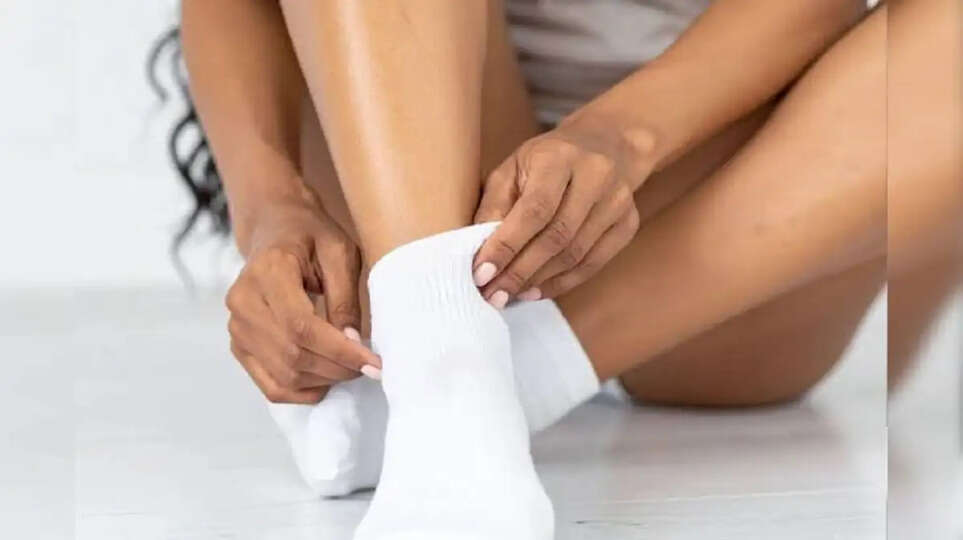 Health Tips &ndash; How does sleeping in socks affect your health? Let&rsquo;s find out the full details.