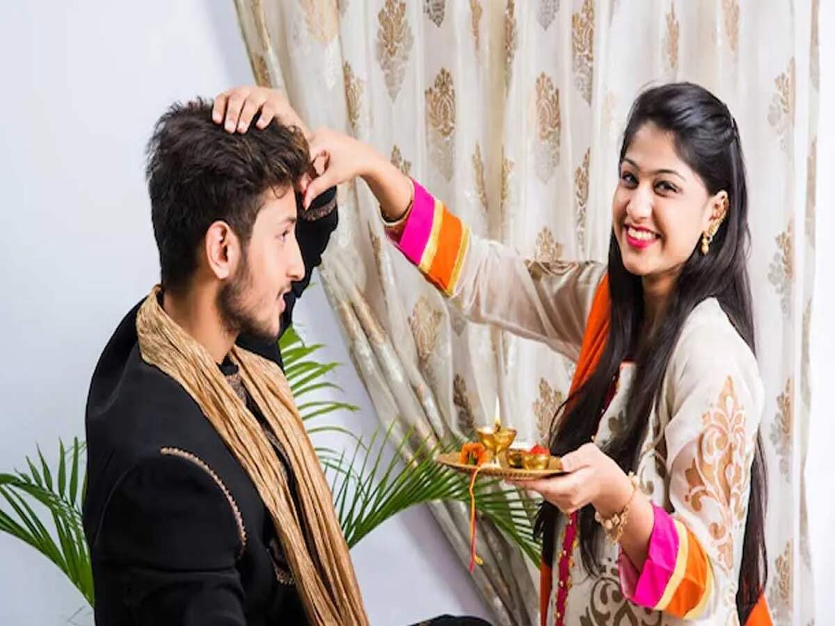 Raksha Bandhan Special: Avoid these mistakes while tying the Rakhi to your brother; learn the correct rituals.