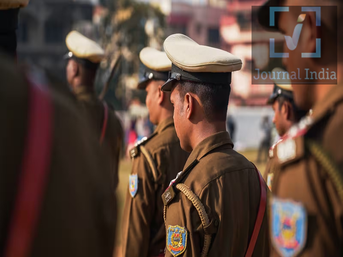 MP Police Recruitment 2026- MPESB ने 12वीं पास युवाओं के लिए निकाली सूबेदार और ASI के पदों पर भर्तियां, ऐसे करें आवेदन मध्य प्रदेश के वो युवा जो सरकारी नौकरी की तलाश रहे हैं या तैयारी कर रहे हैं, उनके लिए खुशखबरी हैं, क्योंकि मध्य प्रदेश कर्मचारी चयन मंडल (MPESB) ने सबेदार (Subedar) और असिस्टेंट सब-इंस्पेक्टर (ASI) पदों पर भर्ती का आधिकारिक नोटिफिकेशन जारी किया है। इच्छुक और योग्य उम्मीदवार 24 सितंबर 2026 से ऑनलाइन आवेदन कर सकेंगे। आवेदन की अंतिम तिथि 8 अक्टूबर 2026 निर्धारित की गई है। आइए जानते हैं कैसे करना हैं आवेदन- MP Police Recruitment 2026: महत्वपूर्ण तिथियां आवेदन शुरू होने की तिथि: 24 सितंबर 2026 आवेदन की अंतिम तिथि: 8 अक्टूबर 2026 आवेदन में सुधार की अंतिम तिथि: 13 अक्टूबर 2026 लिखित परीक्षा की तिथि: 3 नवंबर 2026 उम्मीदवारों को सलाह दी जाती है कि वे अंतिम तिथि का इंतजार किए बिना अपना आवेदन पूरा कर लें, ताकि तकनीकी समस्या या अन्य परेशानी से बचा जा सके। MP Police भर्ती 2026: लिखित परीक्षा कब होगी? सबेदार और असिस्टेंट सब-इंस्पेक्टर भर्ती की लिखित परीक्षा 3 नवंबर 2026 को आयोजित की जाएगी। परीक्षा दो शिफ्ट में होगी। पहली शिफ्ट: सुबह 10:00 बजे से दोपहर 12:00 बजे तक दूसरी शिफ्ट: दोपहर 3:00 बजे से शाम 5:00 बजे तक परीक्षा पैटर्न, विषयों और अन्य निर्देशों के लिए उम्मीदवारों को आधिकारिक नोटिफिकेशन अवश्य देखना चाहिए। कितनी मिलेगी सैलरी? इस भर्ती में चयनित उम्मीदवारों को पद के अनुसार निर्धारित वेतनमान दिया जाएगा। सबेदार पद: ₹36,200 से ₹1,14,800 प्रति माह असिस्टेंट सब-इंस्पेक्टर (ASI): ₹19,500 से ₹62,000 प्रति माह वेतन के अतिरिक्त लागू भत्ते और अन्य सेवा लाभ भर्ती के नियमों के अनुसार मिल सकते हैं। शैक्षणिक योग्यता क्या है? सबेदार और असिस्टेंट सब-इंस्पेक्टर पदों के लिए उम्मीदवारों का किसी मान्यता प्राप्त संस्थान से 12वीं कक्षा उत्तीर्ण होना आवश्यक बताया गया है। हालांकि, दोनों पदों की अन्य शैक्षणिक एवं पात्रता शर्तें अलग हो सकती हैं। आवेदन करने से पहले आधिकारिक भर्ती नोटिफिकेशन में दी गई सभी योग्यताओं को जांचना जरूरी है। आयु सीमा कितनी है? अधिकतम आयु सीमा: 33 वर्ष आयु की गणना: 8 अक्टूबर 2026 के आधार पर आरक्षित वर्ग: सरकारी नियमों के अनुसार आयु में छूट का प्रावधान उम्मीदवारों को अपनी श्रेणी के अनुसार आयु सीमा और छूट से संबंधित शर्तों को आधिकारिक विज्ञप्ति में सत्यापित करना चाहिए। आवेदन शुल्क कितना है? भर्ती के लिए आवेदन करते समय उम्मीदवारों को निर्धारित आवेदन शुल्क का भुगतान करना होगा। अनारक्षित वर्ग: ₹500 SC, ST और EWS वर्ग: ₹250 मध्य प्रदेश के SC और ST उम्मीदवार: ₹100 लागू शुल्क और भुगतान संबंधी नियमों की पुष्टि आवेदन पोर्टल पर अवश्य करें। MP Police Recruitment 2026: आवेदन कैसे करें? इच्छुक उम्मीदवार नीचे दिए गए चरणों के माध्यम से आवेदन प्रक्रिया पूरी कर सकते हैं: मध्य प्रदेश कर्मचारी चयन मंडल की आधिकारिक वेबसाइट पर जाएं। संबंधित सबेदार और ASI भर्ती नोटिफिकेशन खोलें। पात्रता और आवेदन संबंधी निर्देशों को ध्यानपूर्वक पढ़ें। ऑनलाइन आवेदन फॉर्म में आवश्यक जानकारी भरें। जरूरी दस्तावेज और निर्धारित शुल्क जमा करें। फॉर्म सबमिट करने के बाद आवेदन की रसीद सुरक्षित रखें।
