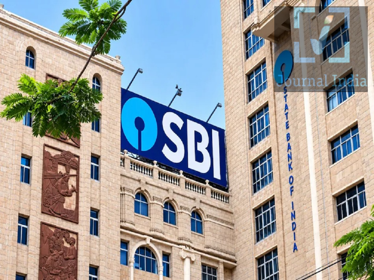 SBI Jobs 2026- SBI ने निकाली ऑफिसर के पद पर निकाली भर्ती, जानिए कैसे करना हैं आवेदन देश के जो युवा बैंकिंग सेक्टर में अपने लिए नौकरी की तलाश कर रहे हैं, उनके लिए खुशखबरी हैं, क्योंकि स्टेट बैंक ऑफ़ इंडिया (SBI) ने अलग-अलग स्पेशलिस्ट कैडर ऑफिसर (SCO) पदों पर भर्ती के लिए ऑनलाइन आवेदन प्रक्रिया शुरू कर दी है। योग्य उम्मीदवार SBI की आधिकारिक वेबसाइट के ज़रिए ऑनलाइन आवेदन कर सकते हैं। आवेदन करने की आखिरी तारीख 6 अक्टूबर, 2026 है, आइए जानते हैं अन्य डिटेल्स SBI SCO भर्ती 2026: ज़रूरी बातें भर्ती करने वाली संस्था: स्टेट बैंक ऑफ़ इंडिया (SBI) पद: स्पेशलिस्ट कैडर ऑफिसर (SCO) आवेदन का तरीका: ऑनलाइन आवेदन की आखिरी तारीख: 6 अक्टूबर, 2026 अधिकतम आयु सीमा: पद के अनुसार अलग-अलग आवेदन शुल्क: जनरल, EWS और OBC उम्मीदवारों के लिए ₹700 आरक्षित श्रेणी: लागू नियमों के अनुसार शुल्क और आयु में छूट आधिकारिक वेबसाइट: SBI करियर पोर्टल SBI SCO भर्ती 2026 आयु सीमा अलग-अलग स्पेशलिस्ट कैडर ऑफिसर पदों के लिए आयु की ज़रूरतें अलग-अलग हैं। पद के आधार पर, अधिकतम आयु सीमा 28, 32, 35, 36, 40, 42 या 55 साल हो सकती है। आरक्षित श्रेणियों के उम्मीदवारों को सरकारी नियमों के अनुसार आयु में छूट मिल सकती है। उम्मीदवारों को उस खास पद के लिए लागू आयु सीमा के बारे में नोटिफिकेशन को ध्यान से देखना चाहिए जिसके लिए वे आवेदन कर रहे हैं। शैक्षिक योग्यता SBI SCO पद के अनुसार शैक्षिक योग्यता भी अलग-अलग होती है।  पद के आधार पर, उम्मीदवारों के पास ऐसी योग्यताएं होनी चाहिए जैसे: BE या BTech MBA अन्य संबंधित प्रोफेशनल या टेक्निकल योग्यताएं किसी मान्यता प्राप्त यूनिवर्सिटी या संस्थान से योग्यताएं कुछ पदों के लिए काम का खास अनुभव भी ज़रूरी हो सकता है। इसलिए, उम्मीदवारों को आवेदन जमा करने से पहले विस्तृत नोटिफिकेशन पढ़ना चाहिए और अपनी योग्यता की पुष्टि करनी चाहिए। SBI SCO आवेदन शुल्क SBI SCO भर्ती 2026 के लिए आवेदन करने वाले उम्मीदवारों को अपनी श्रेणी के लिए लागू शुल्क की जांच करनी चाहिए। जनरल/EWS/OBC: ₹700 आरक्षित श्रेणियां: लागू नियमों के अनुसार शुल्क में छूट/माफ़ी शुल्क का भुगतान आम तौर पर आवेदन प्रक्रिया के दौरान ऑनलाइन किया जाता है। SBI SCO भर्ती 2026 के लिए आवेदन कैसे करें? SBI की आधिकारिक वेबसाइट पर जाएं। करियर सेक्शन में जाएं। SBI SCO भर्ती 2026 के लिए भर्ती का नोटिफिकेशन ढूंढें। संबंधित पद के लिए ऑनलाइन आवेदन लिंक खोलें। रजिस्टर करें और ज़रूरी पर्सनल, एजुकेशनल और प्रोफेशनल जानकारी भरें। ज़रूरी डॉक्यूमेंट्स, फ़ोटो और अन्य जानकारी अपलोड करें। अगर लागू हो, तो आवेदन शुल्क का भुगतान करें। सभी जानकारी ध्यान से जांचने के बाद आवेदन फ़ॉर्म सबमिट करें। भविष्य के लिए कन्फर्मेशन पेज या आवेदन फ़ॉर्म डाउनलोड करके सेव कर लें। 6 अक्टूबर, 2026 आखिरी तारीख है  SBI SCO भर्ती 2026 के लिए ऑनलाइन आवेदन जमा करने की आखिरी तारीख 6 अक्टूबर, 2026 है। उम्मीदवारों को रजिस्ट्रेशन पूरा करने के लिए आखिरी तारीख का इंतज़ार नहीं करना चाहिए, क्योंकि आखिरी समय में गलतियों या तकनीकी दिक्कतों के कारण परेशानी हो सकती है।