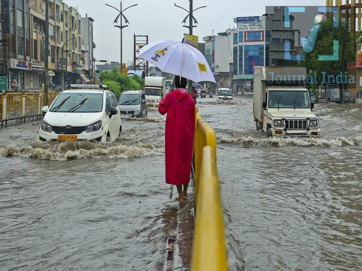 Weather Update- राजस्थान के पश्चिम में बरस सकते हैं आज बादल जानिए आपके शहर का हाल दोस्तो आज राजस्थान के अधिकांश हिस्से में बारिश की उम्मीद नहीं हैं, लेकिन उत्तर-पश्चिमी राजस्थान के कुछ हिस्सों में हल्की और कहीं-कहीं बारिश हो सकती है। मौसम केंद्र, जयपुर के पूर्वानुमान के अनुसार, पूर्वी राजस्थान में मौसम सूखा रहने की संभावना है, जबकि पश्चिमी राजस्थान के बीकानेर संभाग के कुछ इलाकों में बारिश हो सकती है। आइए जानते हैं मौसम का हाल 13 अक्टूबर के लिए राजस्थान का मौसम पूर्वानुमान राजस्थान के ज़्यादातर हिस्सों में मौसम स्थिर रहने की संभावना है। जहां ज़्यादातर ज़िलों में मौसम सूखा रहने की उम्मीद है, वहीं कुछ उत्तर-पश्चिमी इलाकों में कहीं-कहीं बारिश की संभावना से इनकार नहीं किया जा सकता। 13 अक्टूबर के लिए मुख्य अपडेट इस प्रकार हैं: - पूर्वी राजस्थान: ज़्यादातर ज़िलों में मौसम सूखा रहने की उम्मीद है। - पश्चिमी राजस्थान: बीकानेर संभाग के कुछ इलाकों में कहीं-कहीं बारिश हो सकती है। - उत्तर-पश्चिमी राजस्थान: कुछ जगहों पर हल्की और छिटपुट बारिश हो सकती है। - मौसम संबंधी चेतावनी: राज्य के किसी भी ज़िले के लिए कोई चेतावनी जारी नहीं की गई है। - 14 अक्टूबर का पूर्वानुमान: उत्तर-पश्चिमी राजस्थान और आसपास के इलाकों में हल्की बारिश की संभावना बनी रह सकती है। पूर्वी राजस्थान के लिए मौसम पूर्वानुमान पूर्वी राजस्थान के निवासियों के लिए 13 अक्टूबर को मौसम मुख्य रूप से सूखा रहने की उम्मीद है। मौसम केंद्र, जयपुर के अनुसार, इस क्षेत्र में बारिश की कोई खास गतिविधि होने का पूर्वानुमान नहीं है। जयपुर, अजमेर, अलवर, भरतपुर, दौसा, धौलपुर, करौली, सवाई माधोपुर और टोंक में मौसम सूखा रहने की उम्मीद है। इसी तरह, भीलवाड़ा, बूंदी, चित्तौड़गढ़, कोटा, बारां, झालावाड़, बांसवाड़ा, डूंगरपुर, प्रतापगढ़, उदयपुर, राजसमंद और सलूंबर में भी मौसम सूखा रहने की संभावना है। सीकर, झुंझुनू, ब्यावर, डीग, खैरथल-तिजारा और कोटपूतली-बहरोड़ सहित अन्य ज़िलों में भी मौसम सूखा रहने की उम्मीद है। इन इलाकों के लिए मौसम संबंधी कोई चेतावनी जारी नहीं की गई है। पश्चिमी राजस्थान में कहाँ बारिश हो सकती है? 13 अक्टूबर को पश्चिमी राजस्थान के कुछ हिस्सों, खासकर बीकानेर डिवीज़न में कहीं-कहीं बारिश हो सकती है। हालांकि, पूरे डिवीज़न में बारिश की उम्मीद नहीं है और ज़्यादातर जगहों पर मौसम सूखा रह सकता है। मौसम विभाग ने 13 और 14 अक्टूबर को उत्तर-पश्चिमी राजस्थान और उससे सटे इलाकों में हल्की और छिटपुट बारिश की संभावना भी जताई है। लोगों को ध्यान देना चाहिए कि बारिश कुछ खास जगहों तक ही सीमित हो सकती है। उपलब्ध पूर्वानुमान में बारिश की सटीक मात्रा या ज़िलेवार संभावनाओं के बारे में जानकारी नहीं दी गई है। जयपुर, जोधपुर, उदयपुर और कोटा के लिए मौसम का पूर्वानुमान - जयपुर: मौसम सूखा रहने की उम्मीद है और ज़िले के लिए कोई मौसम चेतावनी जारी नहीं की गई है। - जोधपुर: डिवीज़न के ज़्यादातर हिस्सों में मौसम सूखा रहने की संभावना है। - उदयपुर: ज़्यादातर इलाकों में मौसम सूखा रहने की उम्मीद है। - कोटा: डिवीज़न के ज़्यादातर हिस्सों में मौसम सूखा रहने की संभावना है। - अजमेर: मुख्य रूप से मौसम सूखा रहने की उम्मीद है। - भरतपुर: ज़्यादातर इलाके सूखे रहने की संभावना है। मौजूदा पूर्वानुमान में अधिकतम और न्यूनतम तापमान के सटीक आंकड़े उपलब्ध नहीं हैं, इसलिए दिन और रात के तापमान का सटीक अनुमान नहीं दिया जा सकता है।
